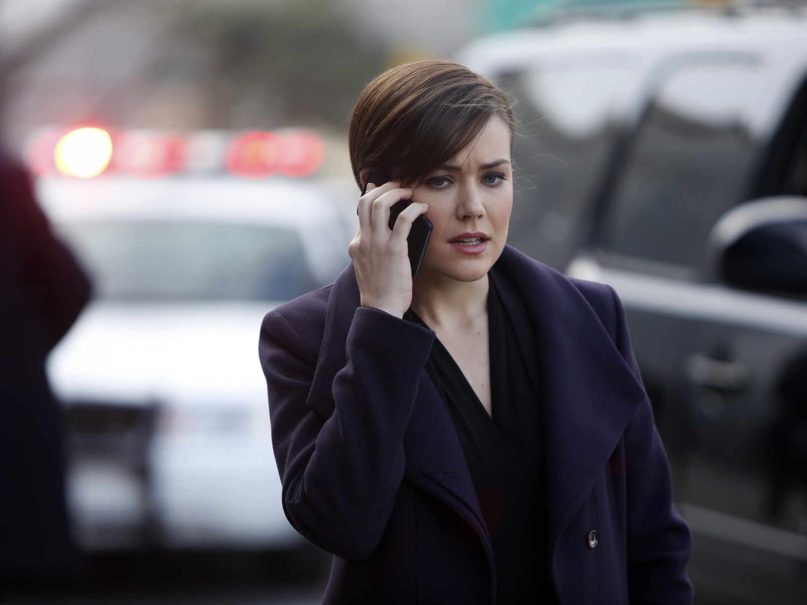 Download wallpaper actress, phone, the series, agent, character, The FBI, NBC, TV show, Blacklist, The Blacklist, Elizabeth Keen, Megan Boone, section films in resolution 1600x1200