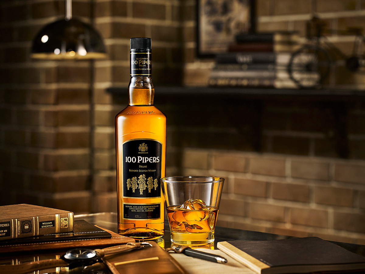 Seagram's 100 Pipers Lifestyle