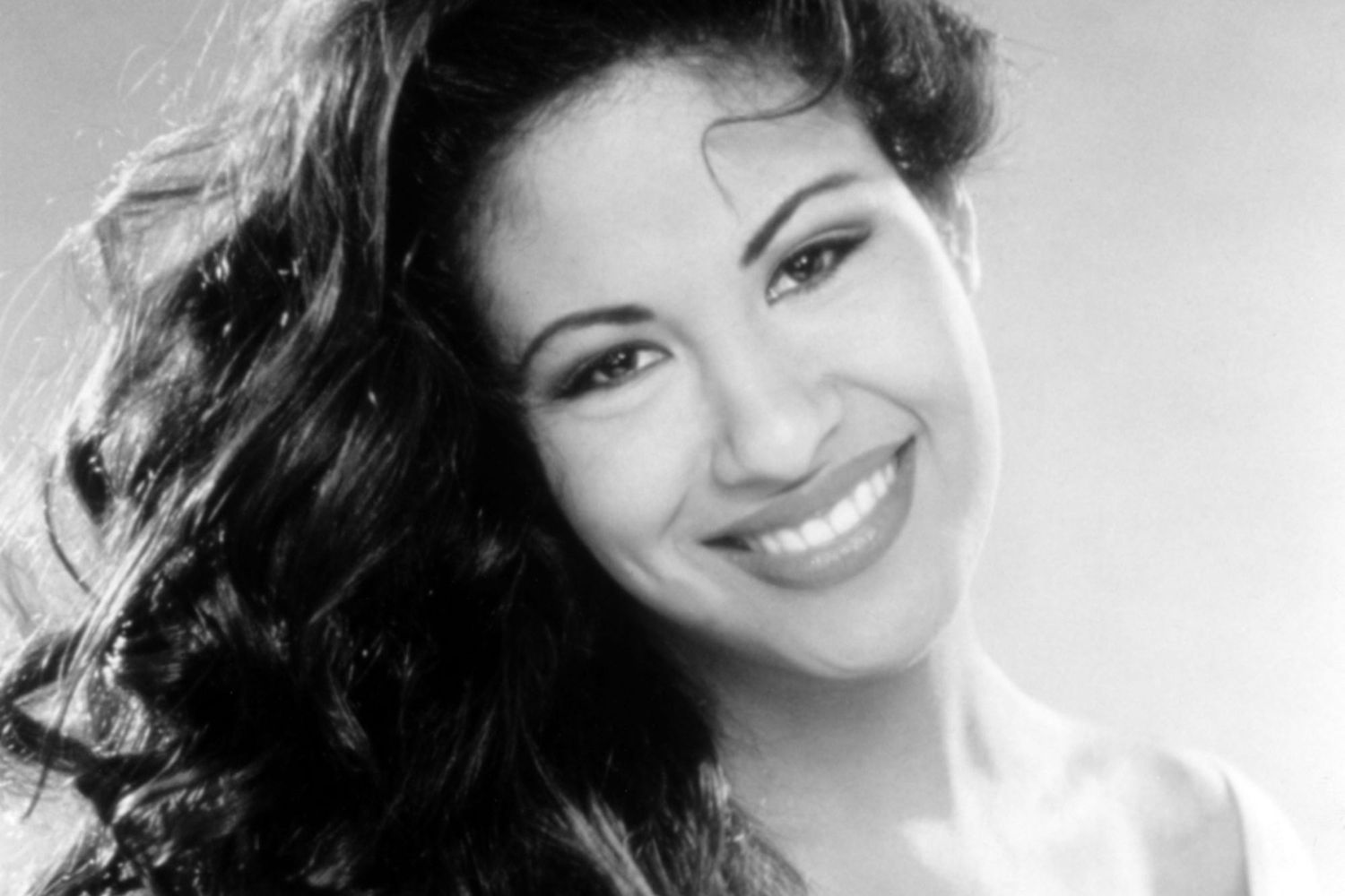 Selena Quintanilla's Life and Career in Photo