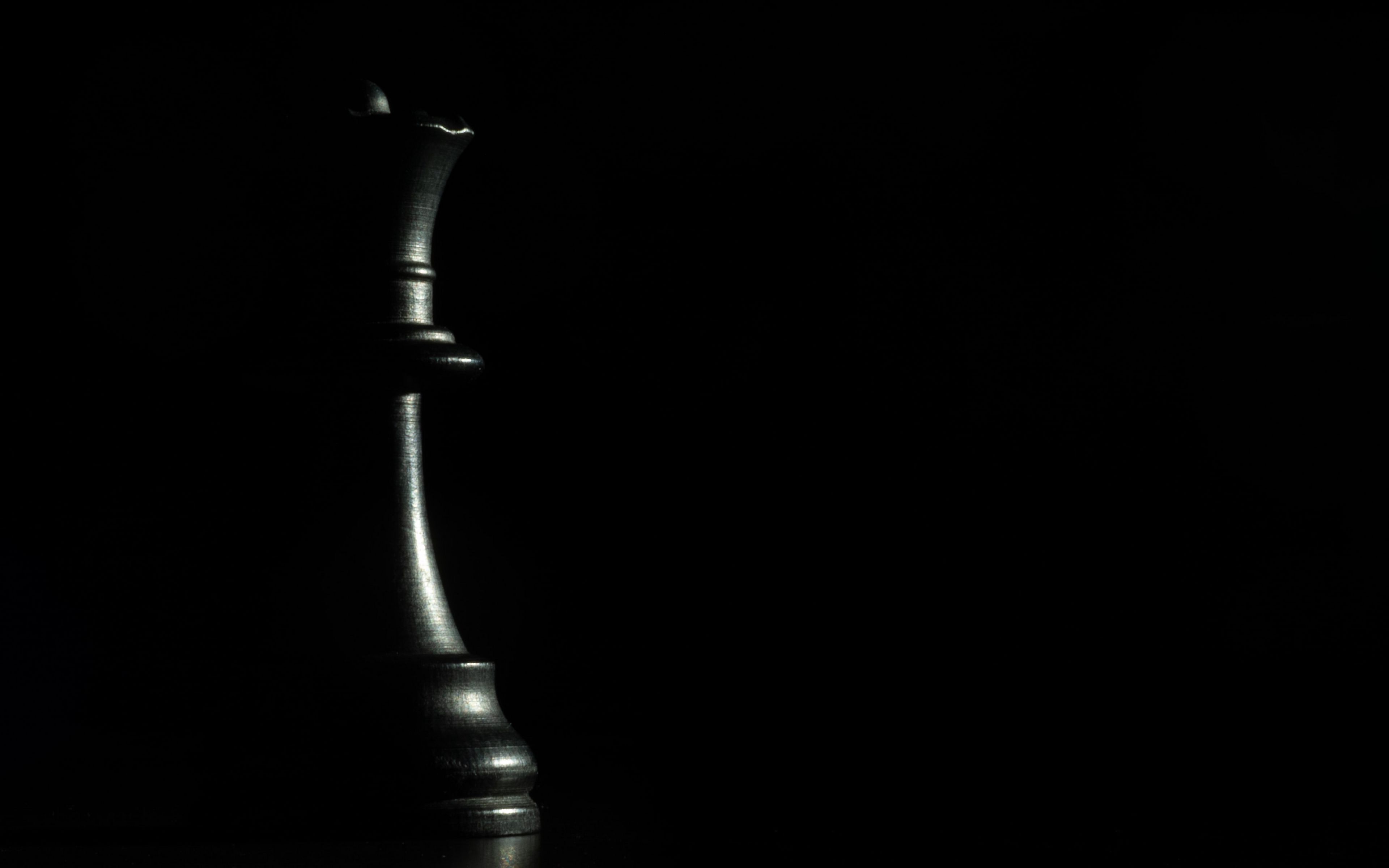 Download wallpaper 3840x2400 chess, queen, figure, game, games, black 4k ultra HD 16:10 HD background