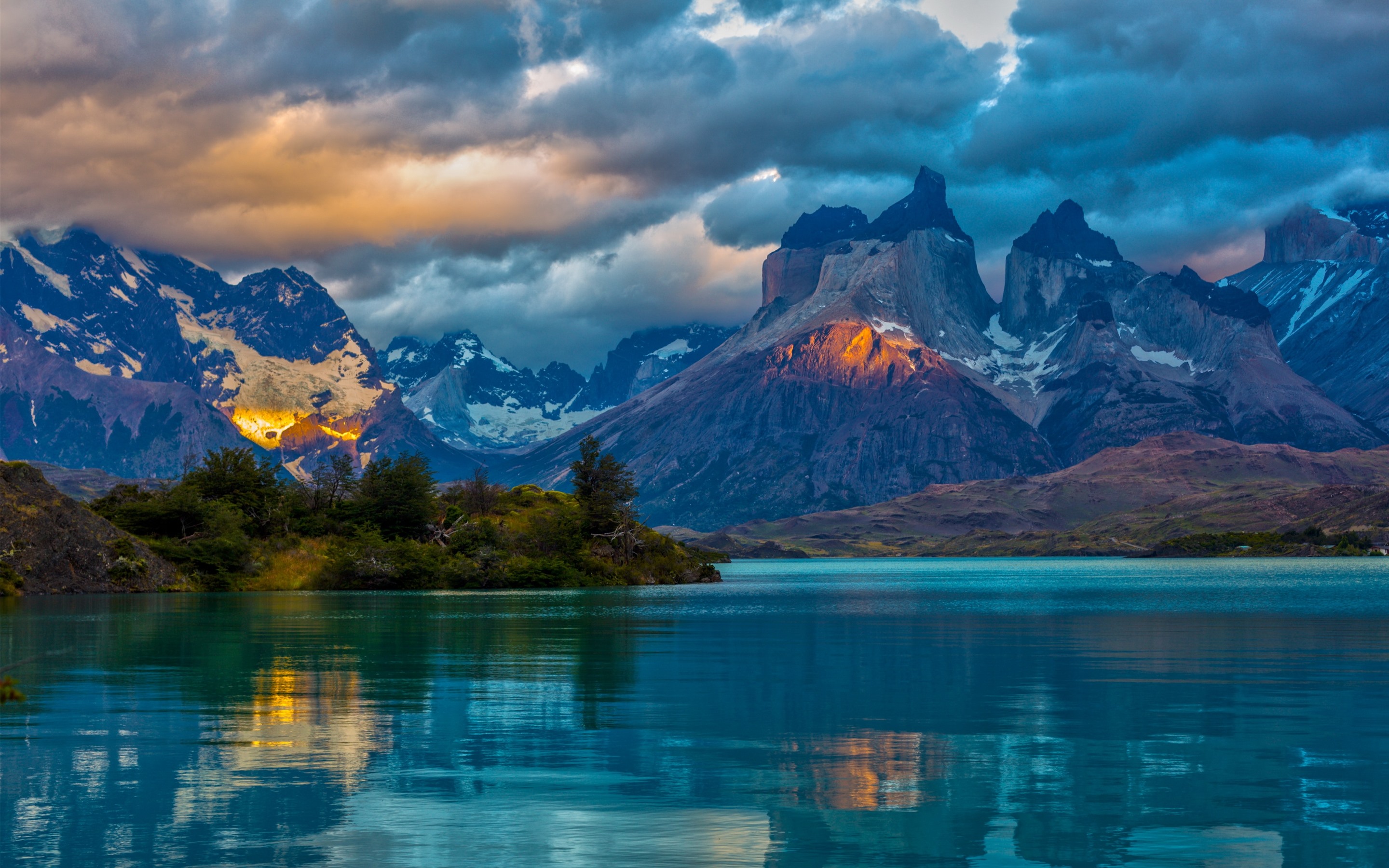 Wallpaper Argentina, Patagonia, lake, mountains, clouds, water reflection 2880x1800 HD Picture, Image