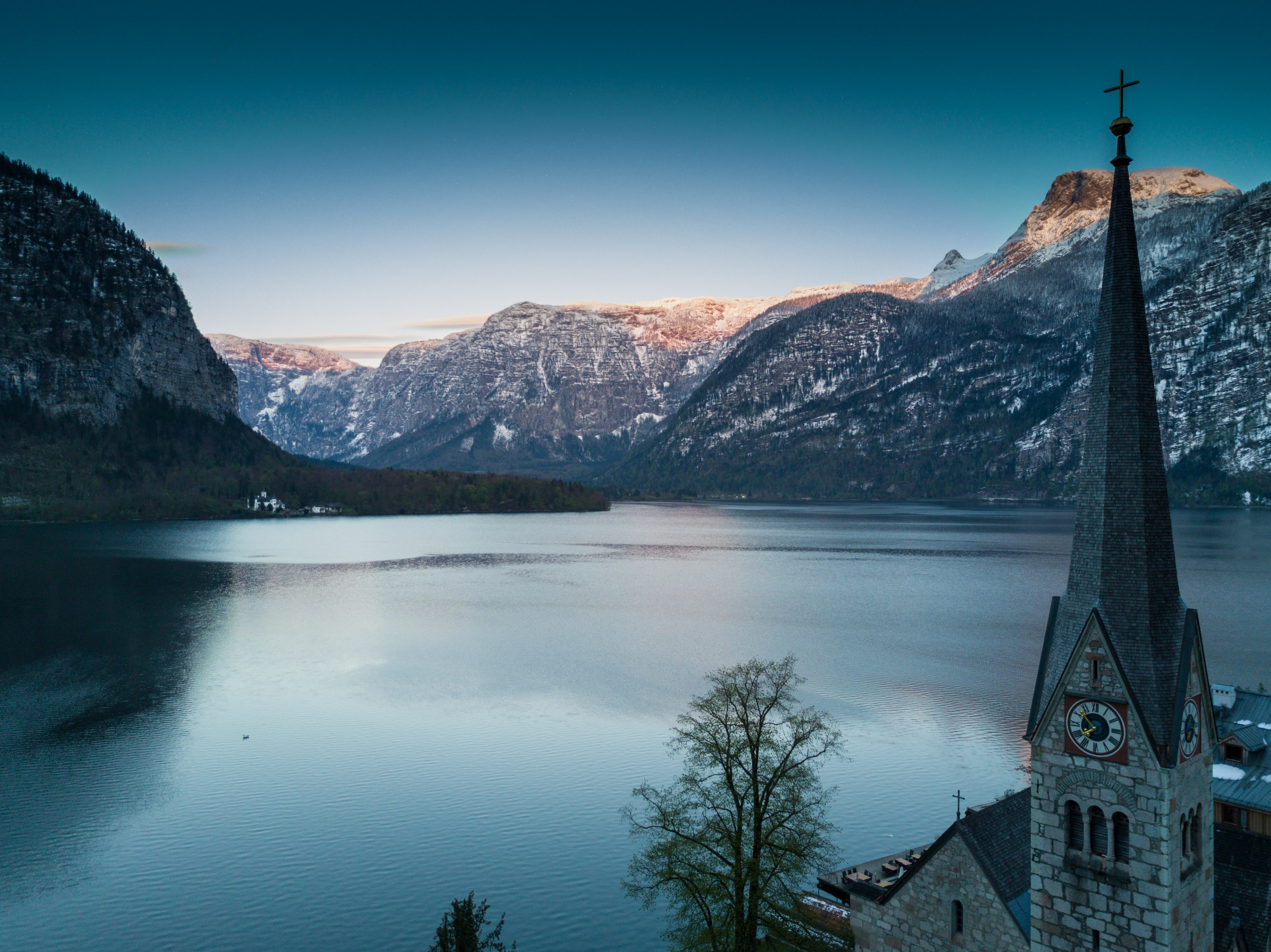 Wallpaper / light and darkness behind the church 4k wallpaper free download
