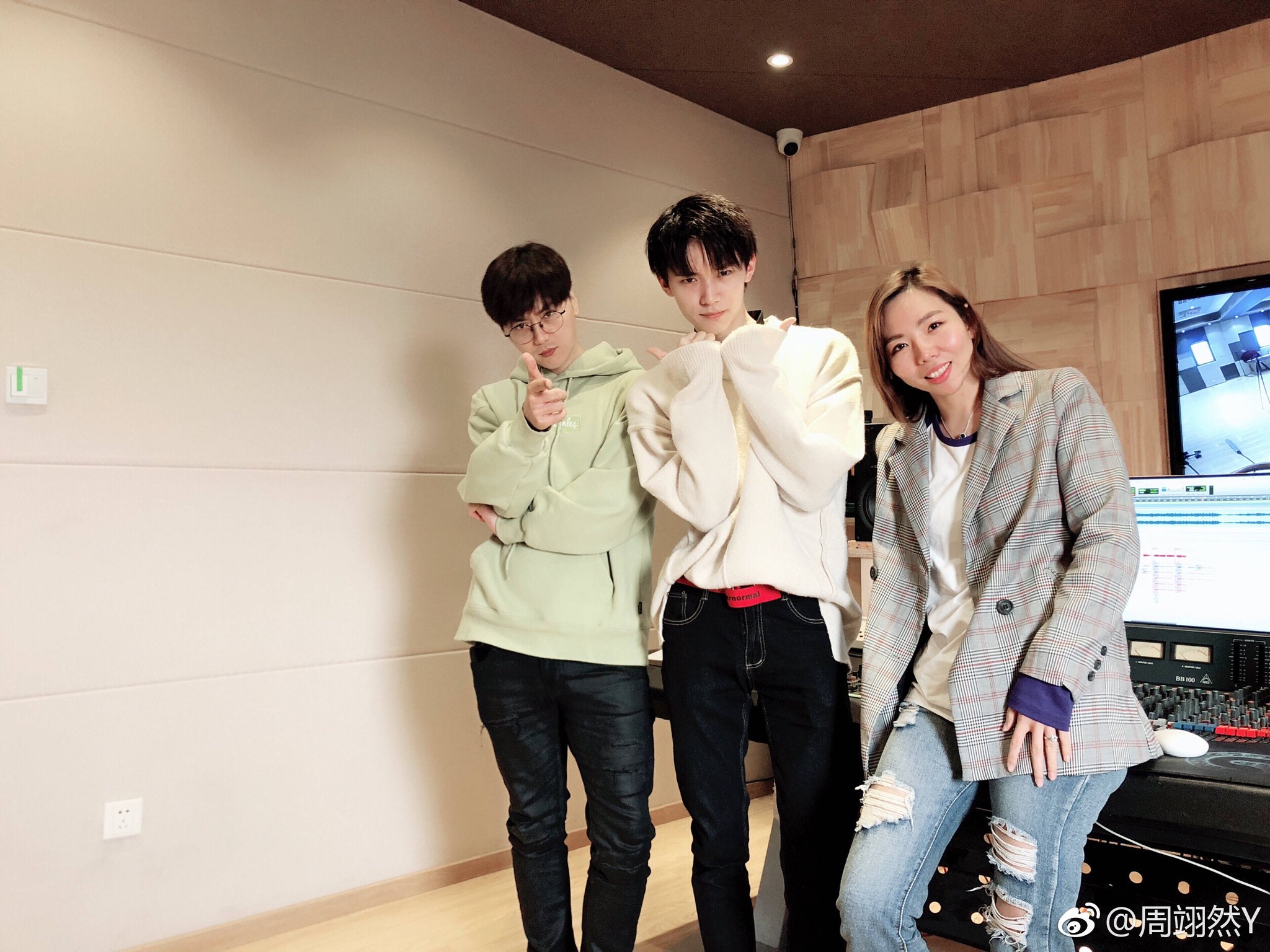 YiAn Middle School - [INFO] #fangxiangrui has left Yi An Music Club and started his new career with his real name, Zhou Yiran