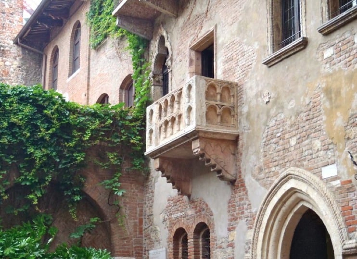 Juliet's Balcony At Casi De Giulietta. Is Juliet's Balcony Real?