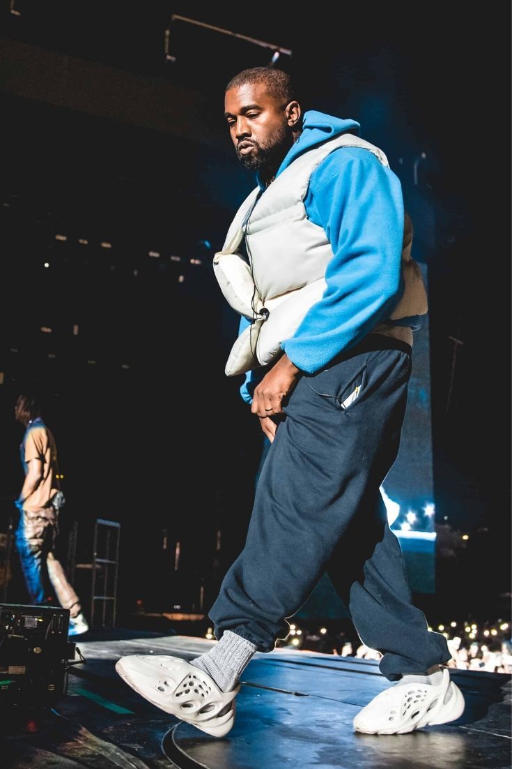 Kanye West in the adidas Yeezy Foam Runner(via Nice Kicks). Kanye west outfits, Kanye west style, Yeezy outfit