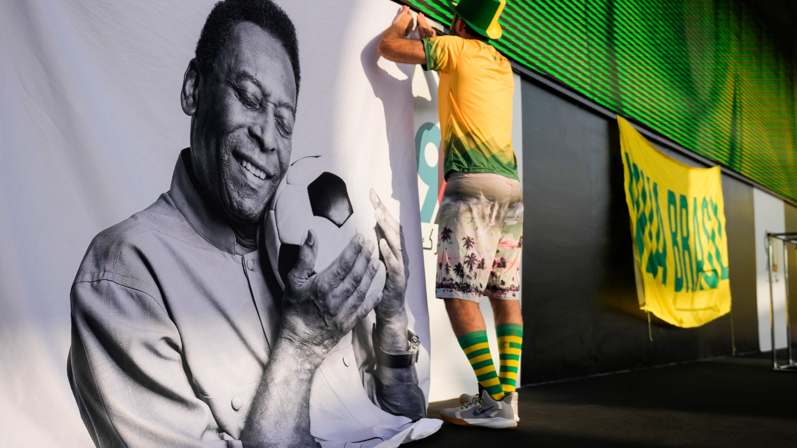 Image of Pelé shines bright for Brazilian fans at World Cup