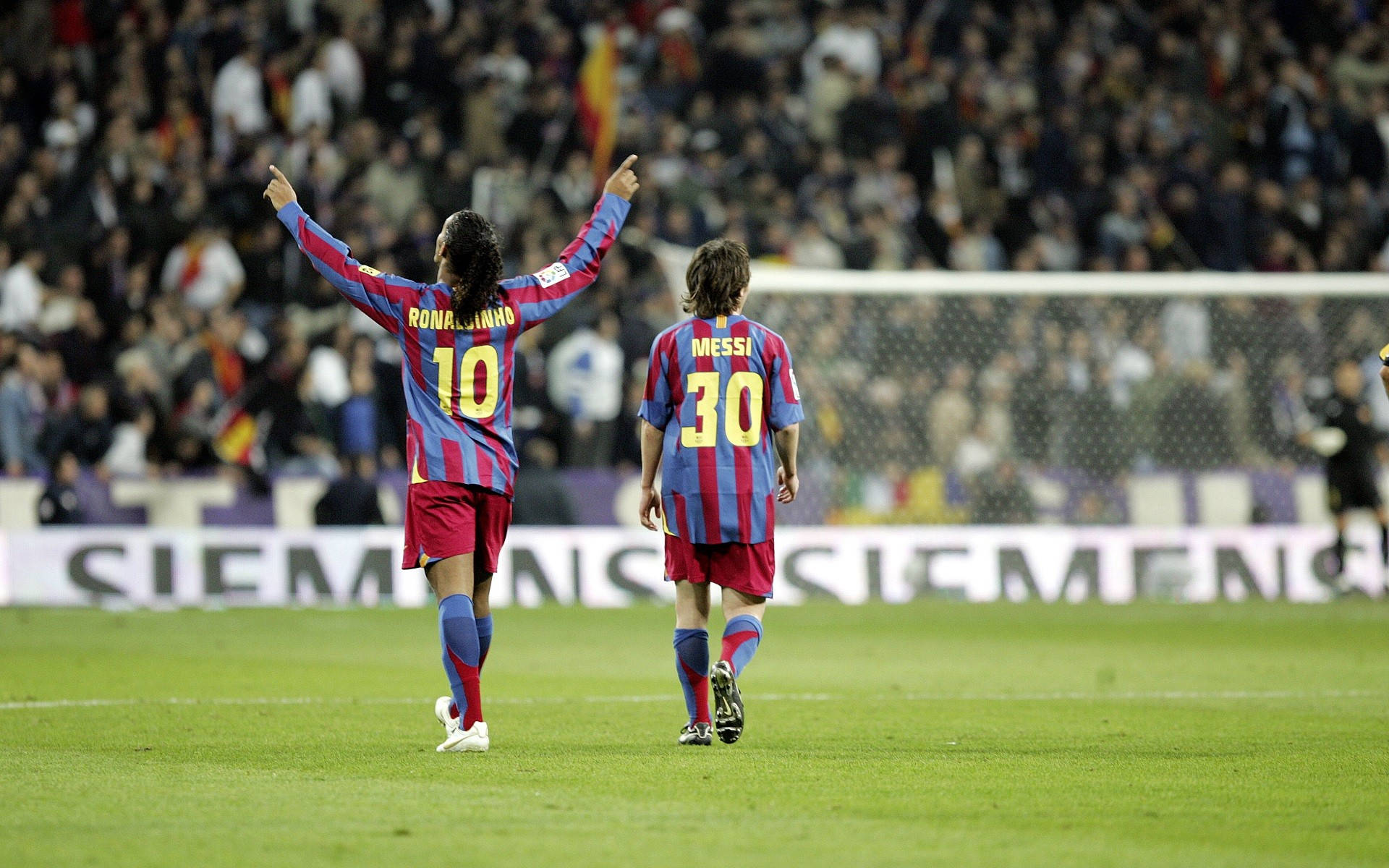Download Ronaldinho And Messi Wallpaper