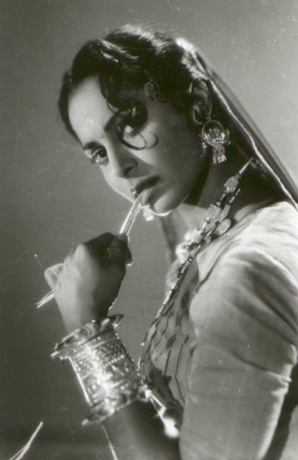 Movie Stills photo of Waheeda Rehman.com. Waheeda rehman, Beautiful indian actress, Black beauties