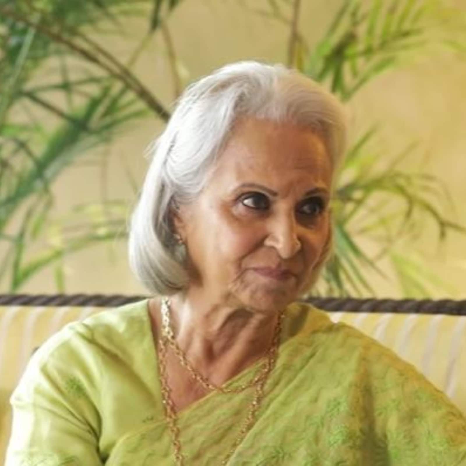 Veteran Actress Waheeda Rehman Shares Why She Called Dev Anand a 'Decent Flirt'