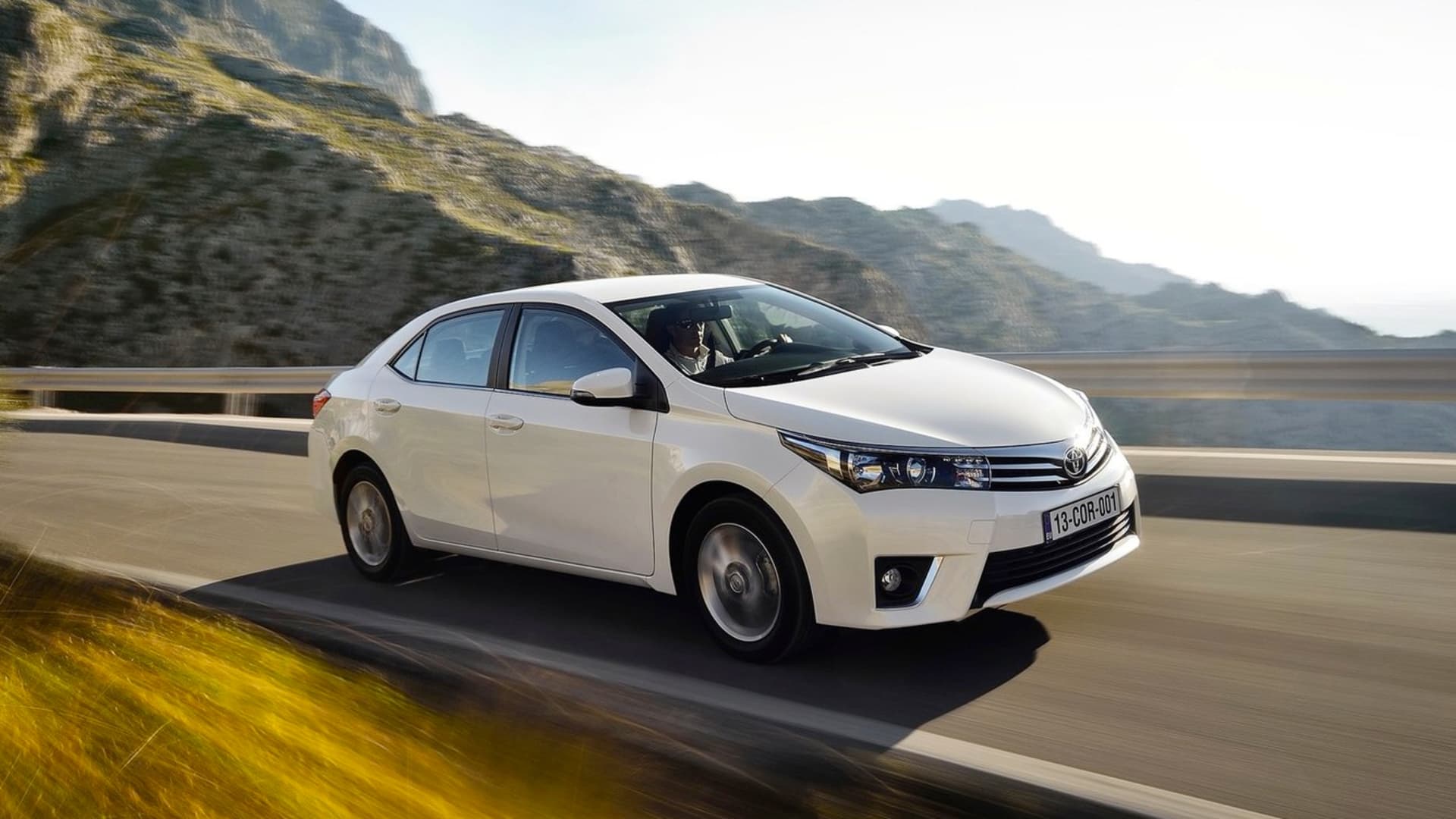 Toyota Corolla sedan details revealed