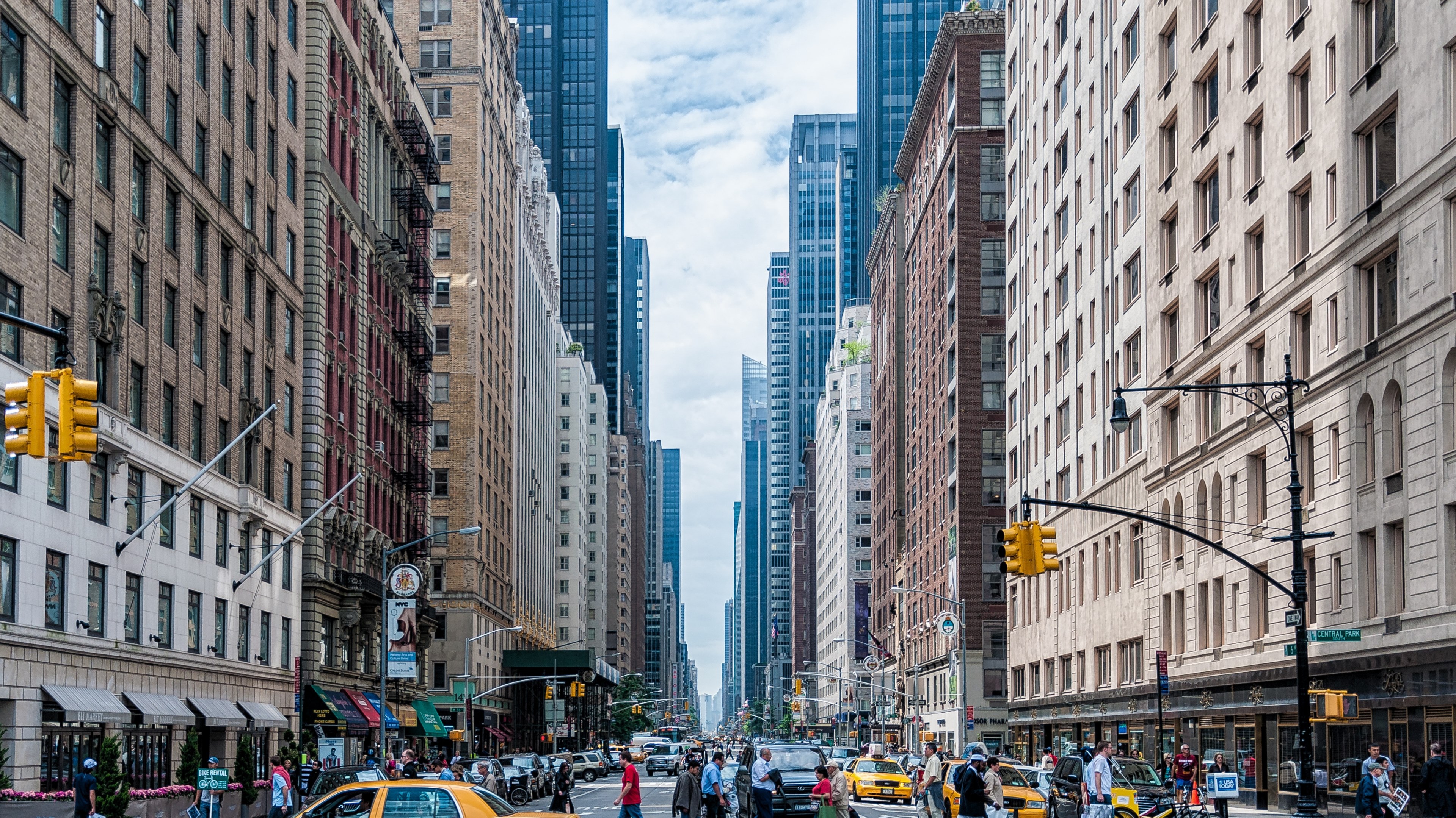 Wallpaper / ground view of new york city skyscrapers from a busy street intersection, city sidewalks busy sidewalks 4k Wallpaper
