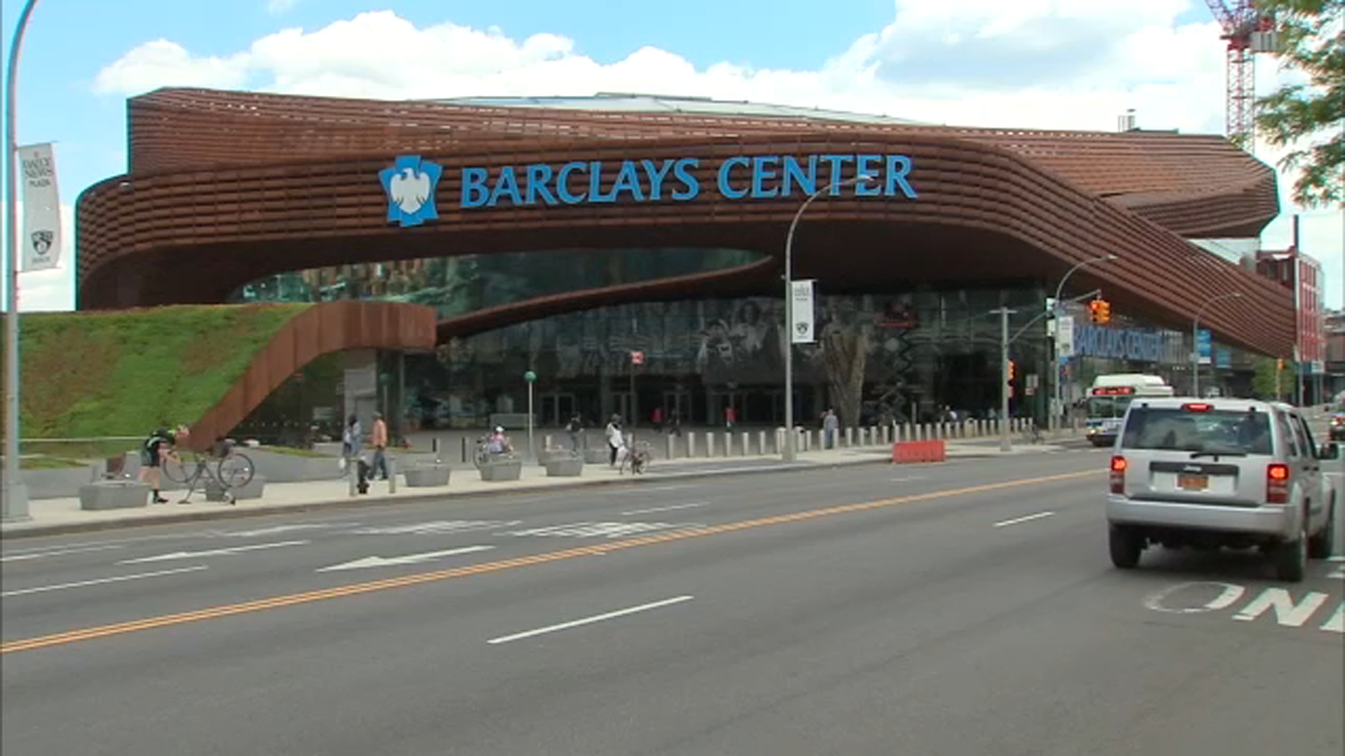 Barclays Center concession workers reach tentative agreement, avert strike New York