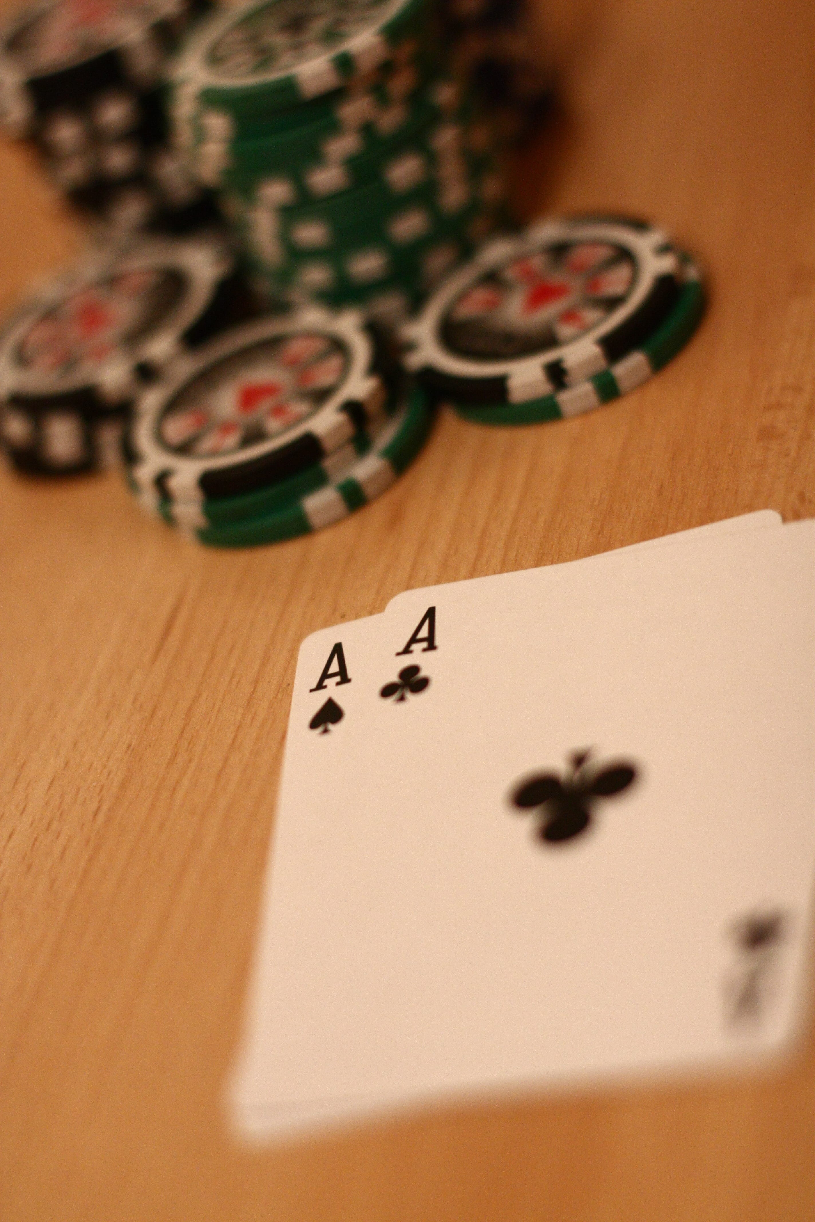 Wallpaper / poker game, game of chance, wood, opportunity, leisure activity, risk, 4K, gambling, poker chips, poker game, table, random, selective focus free download
