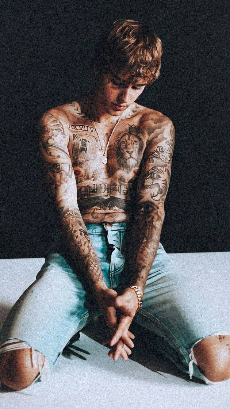 Download Justin Bieber Shows Off His Many Tattoos Wallpaper