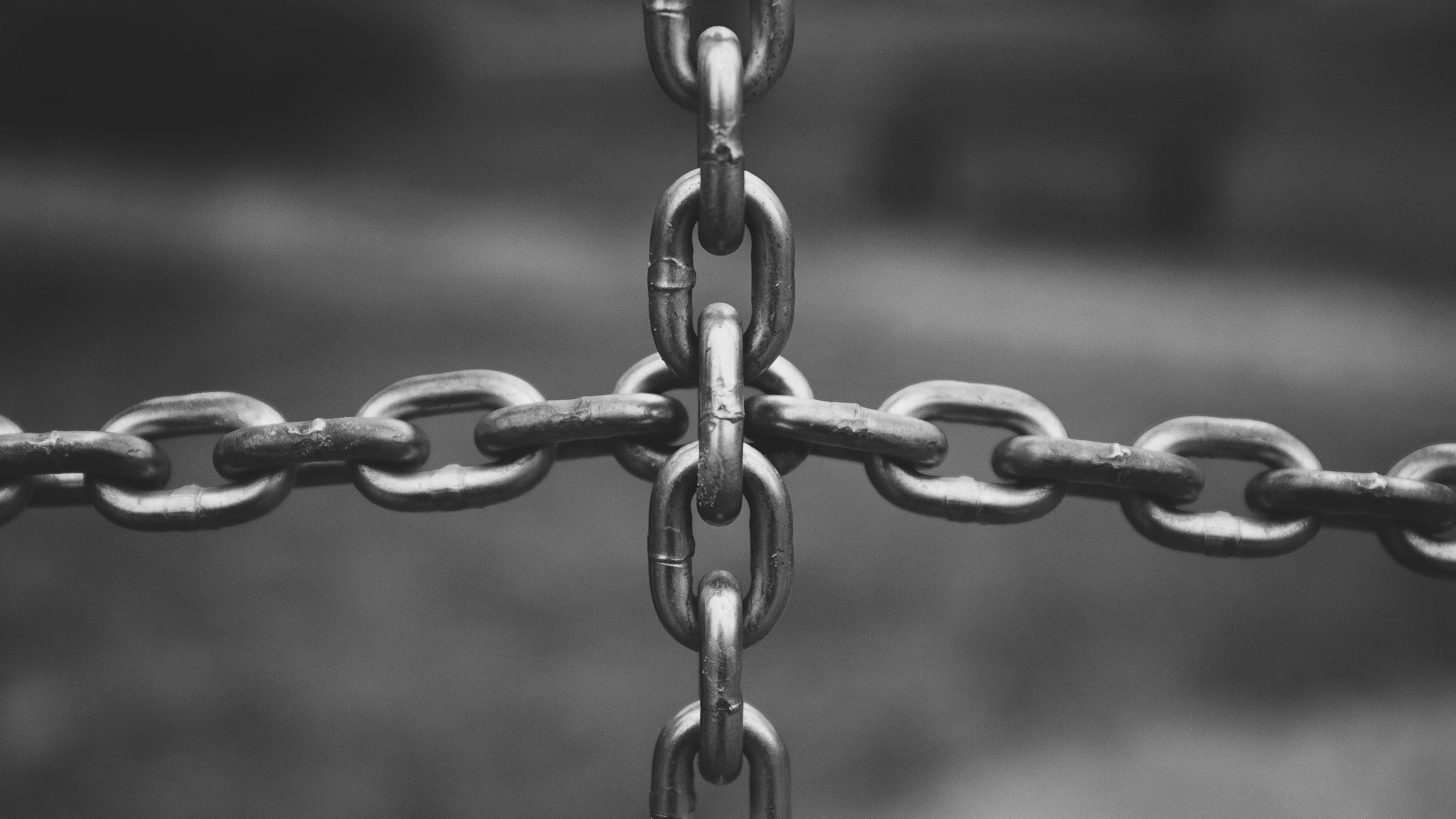Download wallpaper 3840x2160 chain, metal, bw 4k uhd 16:9 HD background