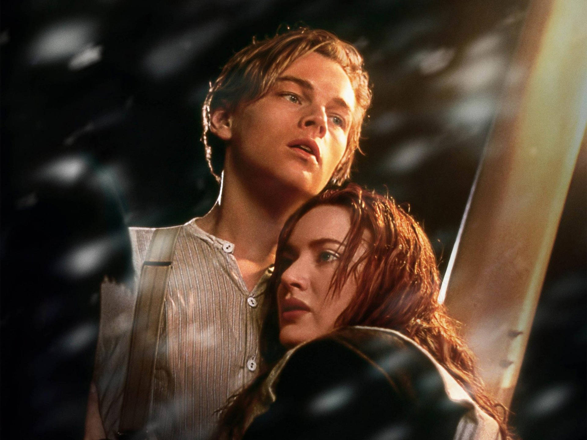 Download Titanic Couple Embracing Each Other Wallpaper
