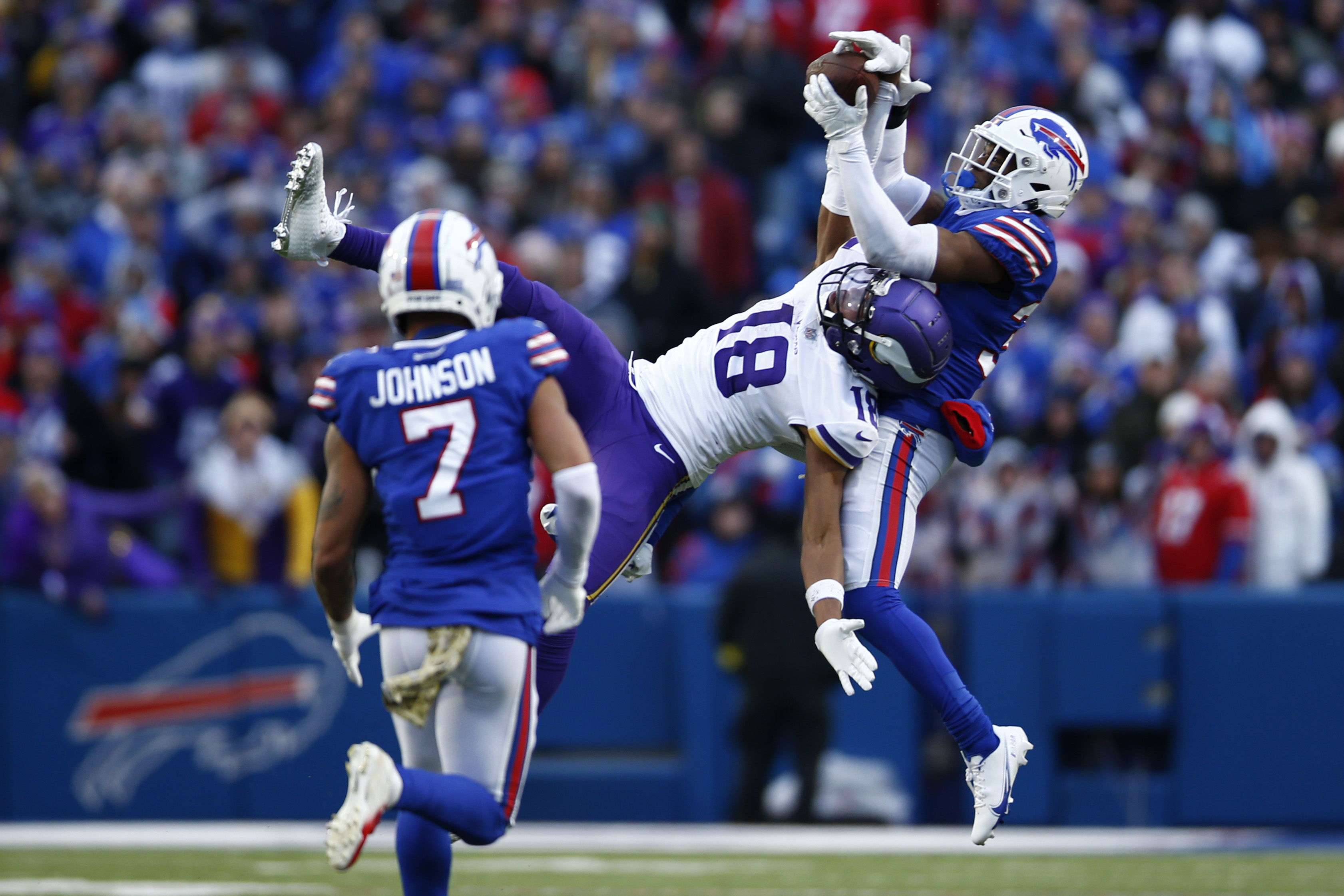 Vikings Justin Jefferson Signed 16x20 The Catch Spotlight Photo BAS  Witnessed