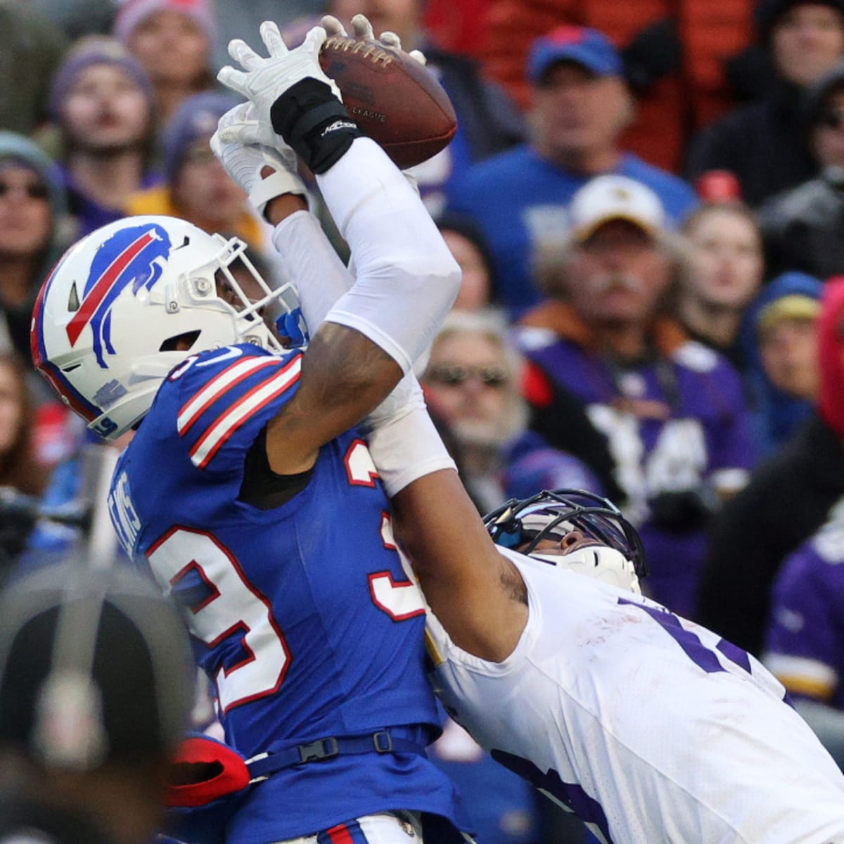 Justin Jefferson Catch: Gloves from Unreal Play to be Displayed at HOF