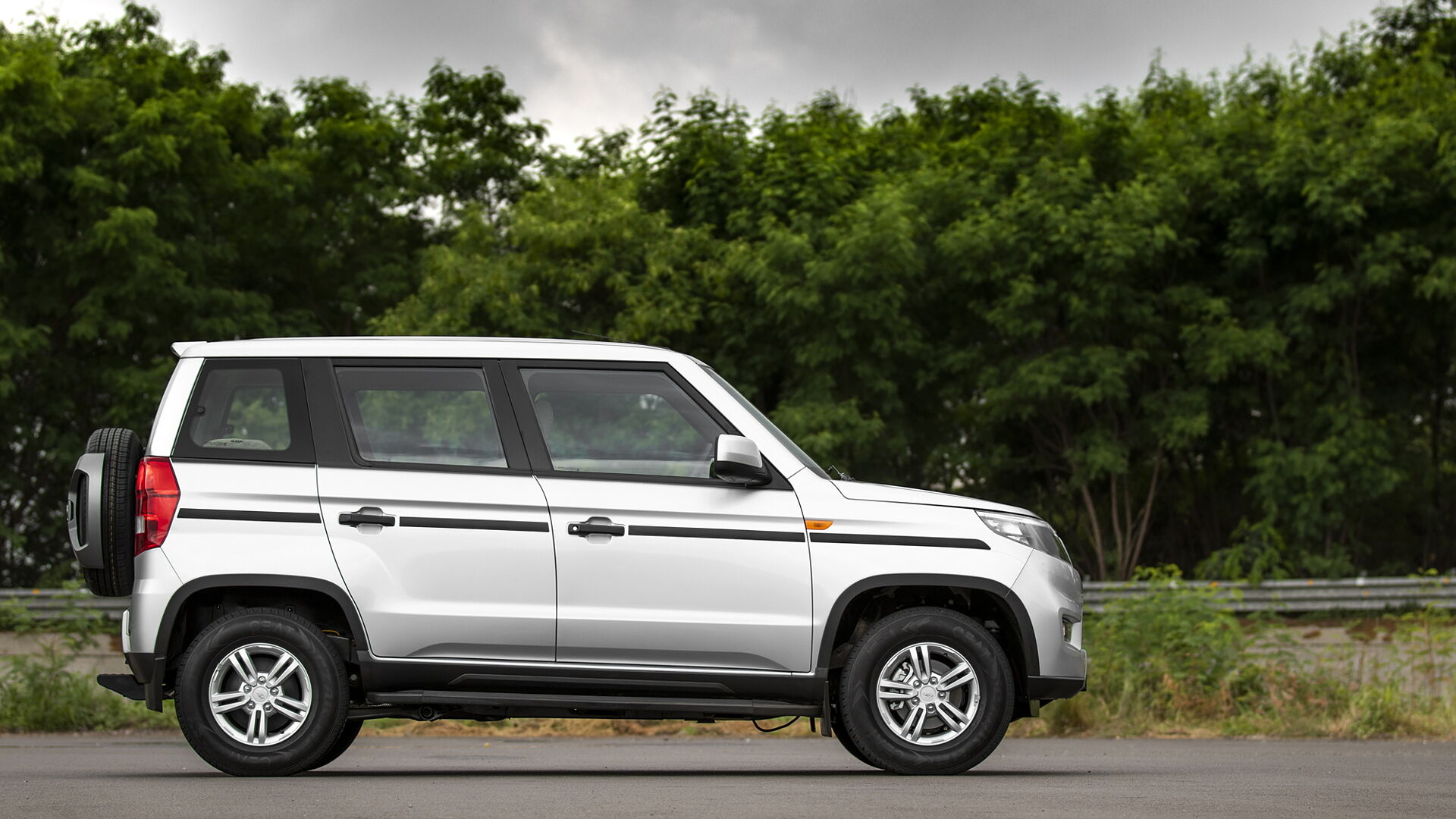 Discontinued Mahindra Bolero Neo [2021 2022] Price, Colors & Reviews