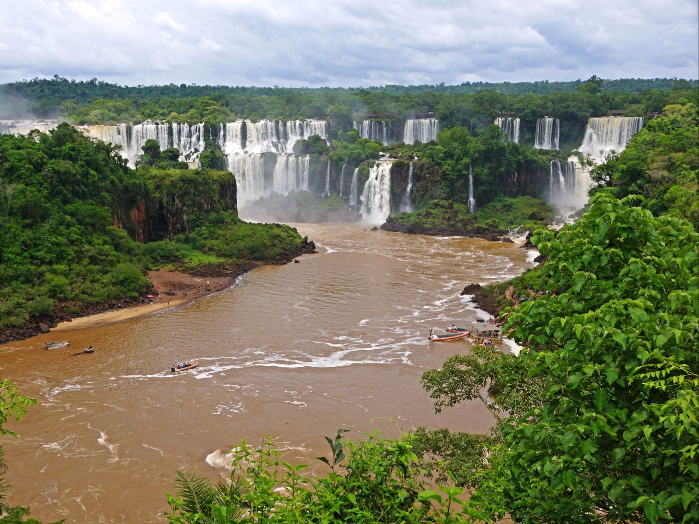 Download wallpaper 1400x1050 waterfalls, brazil, river, landscape, iguazu, nature standard 4:3 HD background