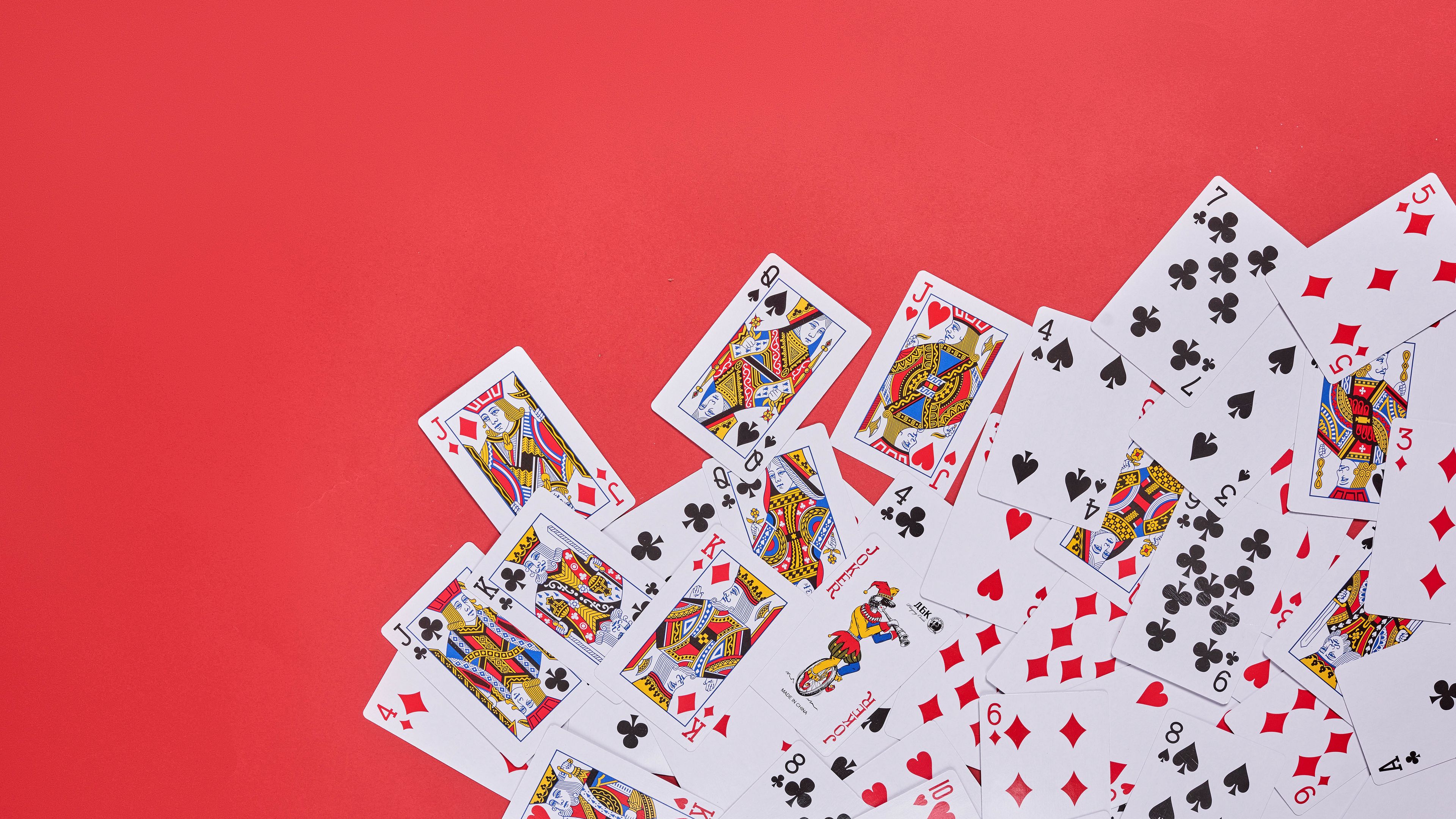 Download wallpaper 3840x2160 playing cards, game, gaming, joker, king, queen 4k uhd 16:9 HD background