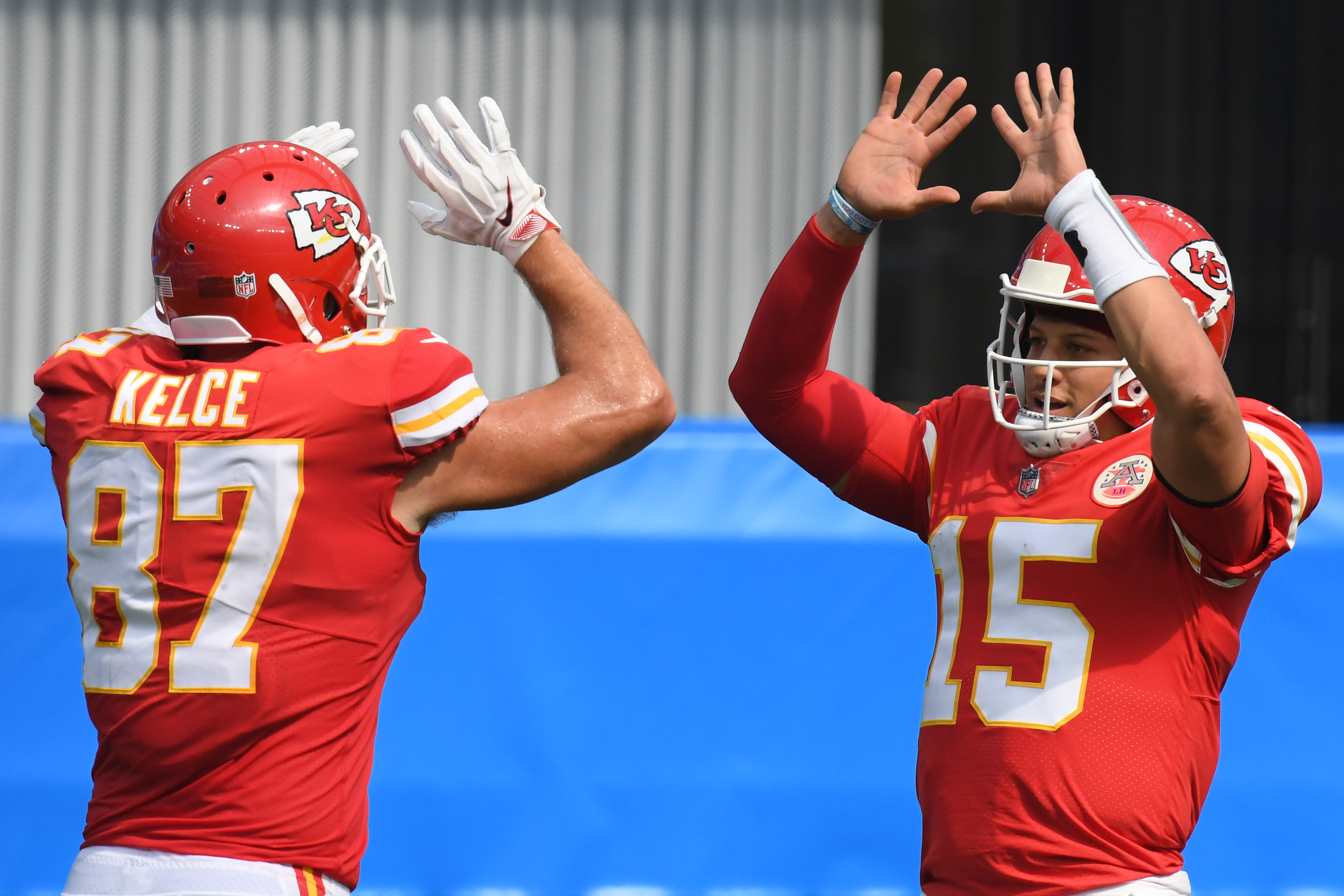 patrick mahomes and travis kelce wallpaper｜TikTok Search