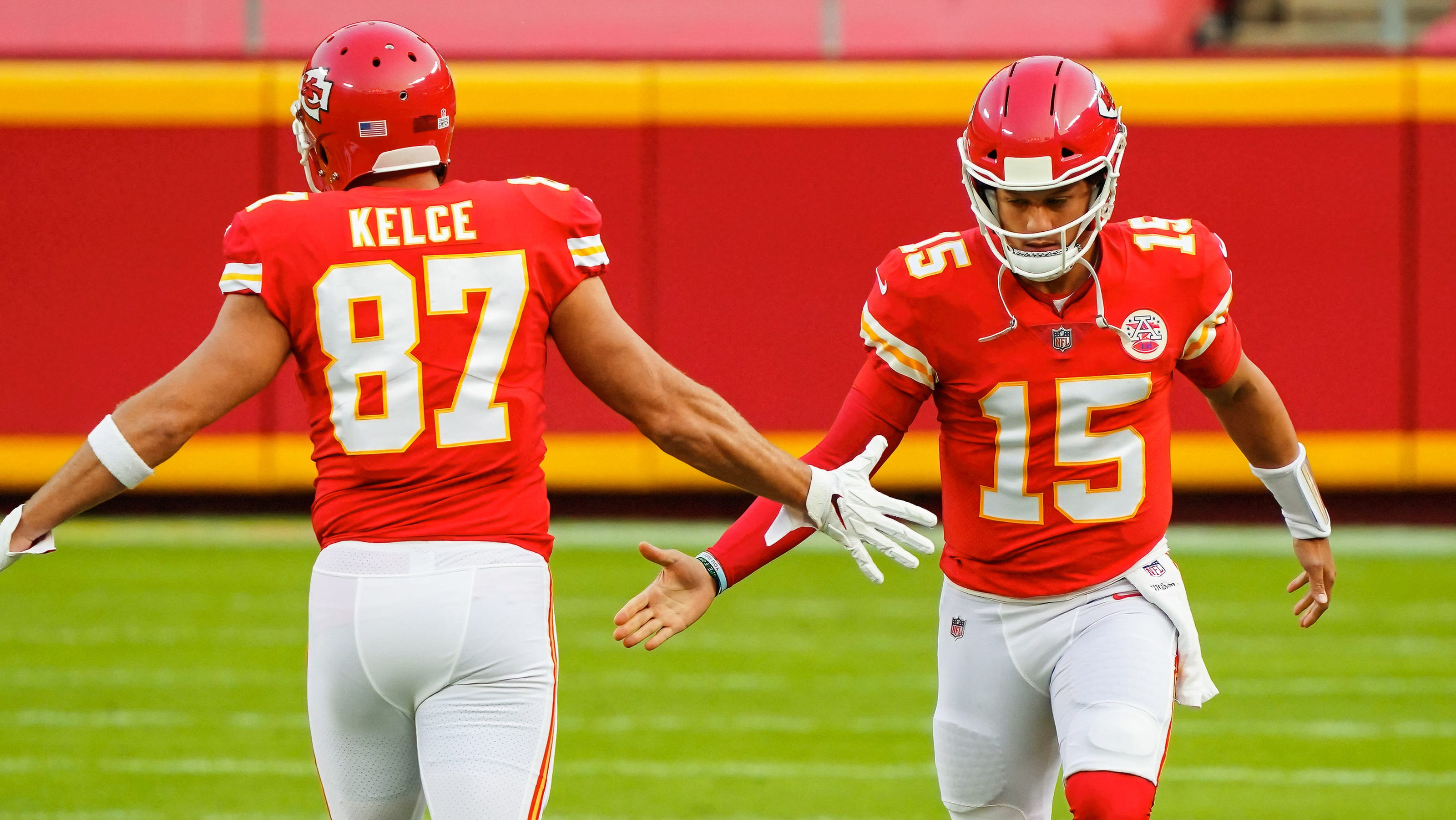 Travis Kelce on explains how this one aspect of Mahomes' game has improved since Super Bowl loss