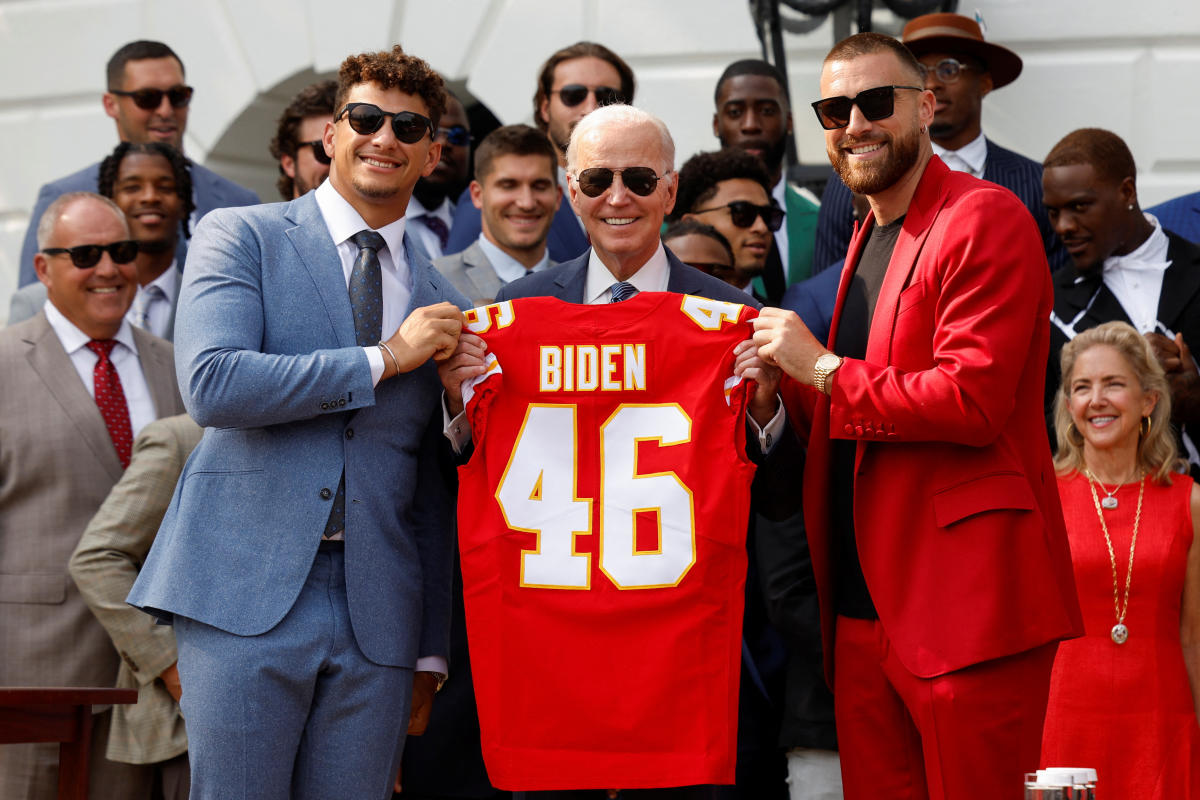 Patrick Mahomes intercepts Travis Kelce as Chiefs TE attempts to take over Joe Biden's White House podium