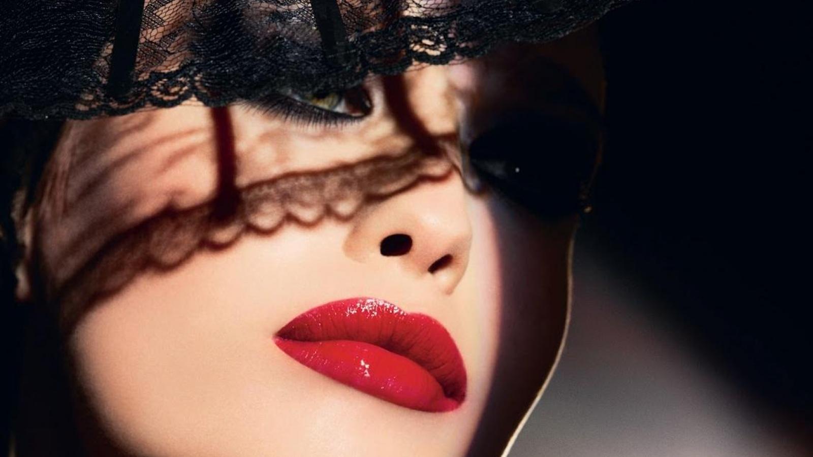 Cute Red Lips Wallpaper 28447