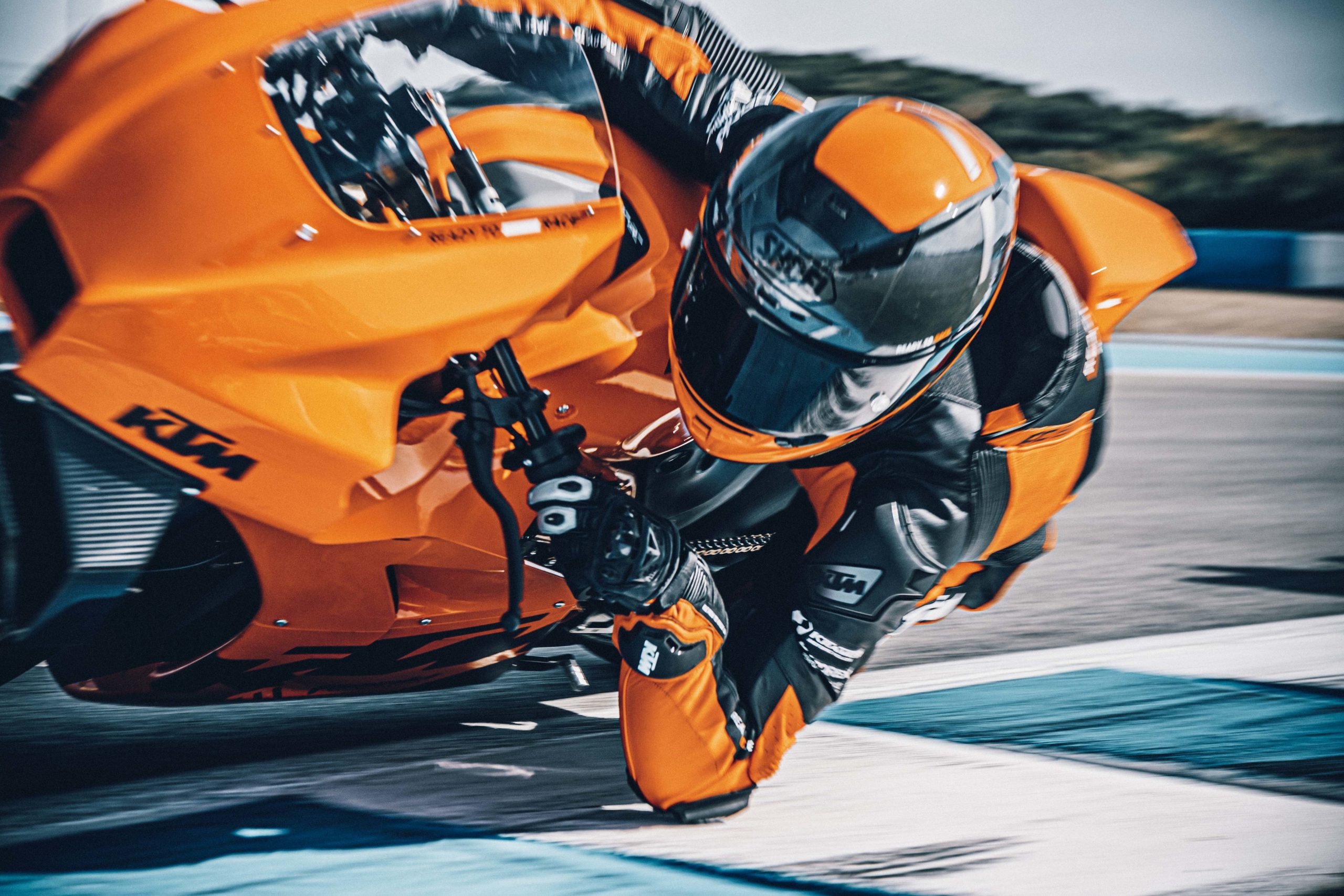 Absurdly Ultra High Resolution Photo Of The KTM RC 8C & Rubber