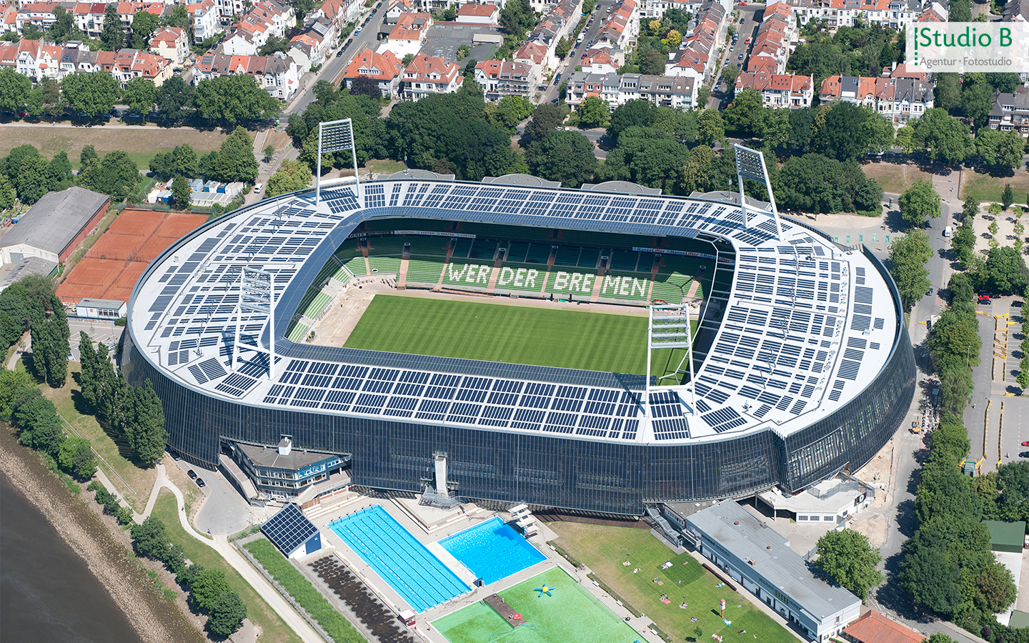 Fotostudio, Werbeagentur, Postproduction, ECommerce, Webshop, Fotografie, Webdesign, Content Strategie Über Uns / Informationen / Download / Wallpaper