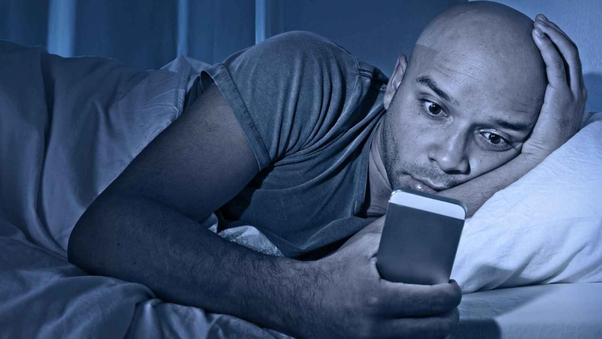 How to Curb Your Social Media Addiction