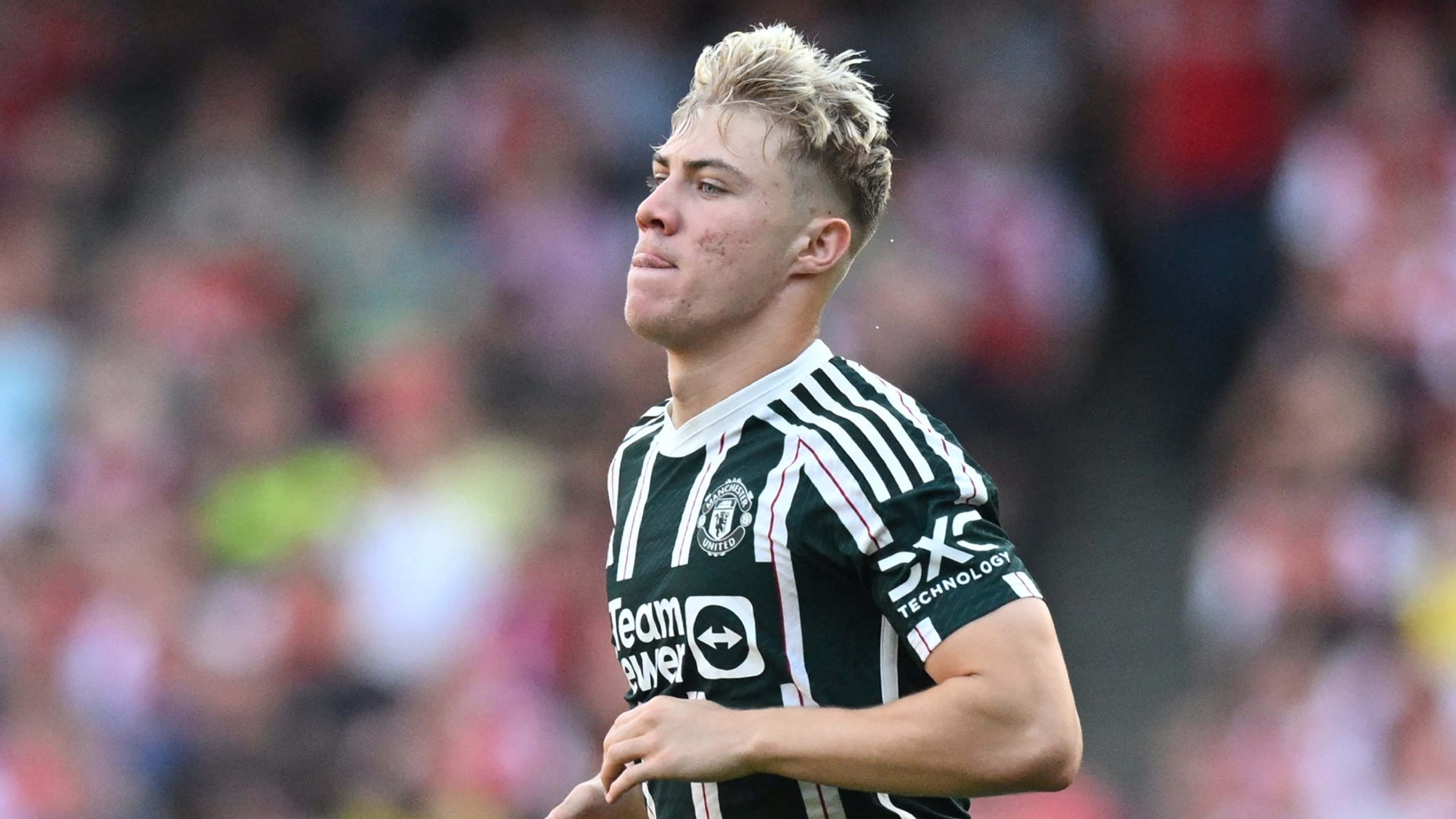 Rasmus Hojlund makes his debut! Man Utd's big money signing comes off the bench to feature vs Arsenal. Goal.com US