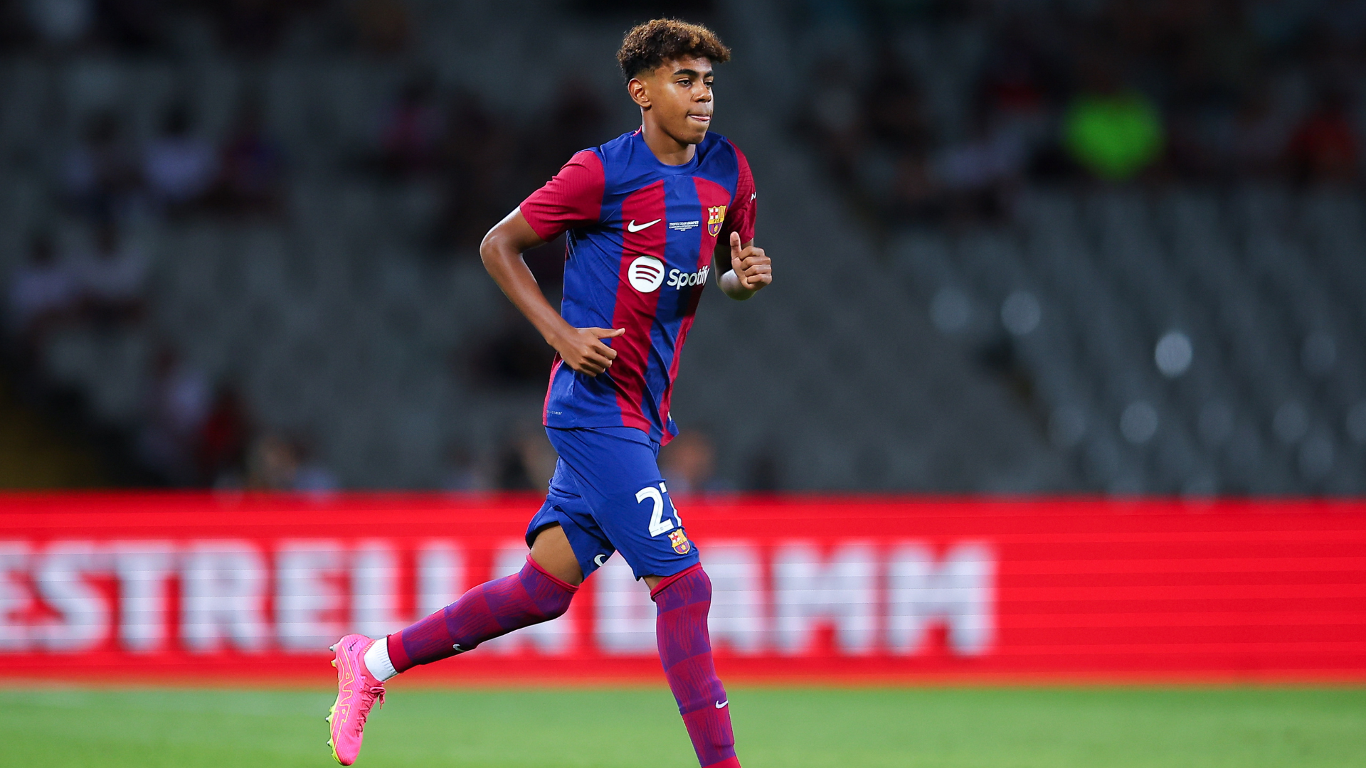 Lamine Yamal y la curiosa historia que esconden sus botas: un código postal y un bonito guiño a sus raíces. DAZN News ES