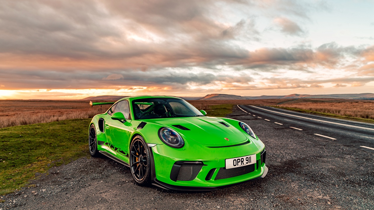 Desktop Wallpaper Porsche 911 2018 GT3 RS Yellow green Cars