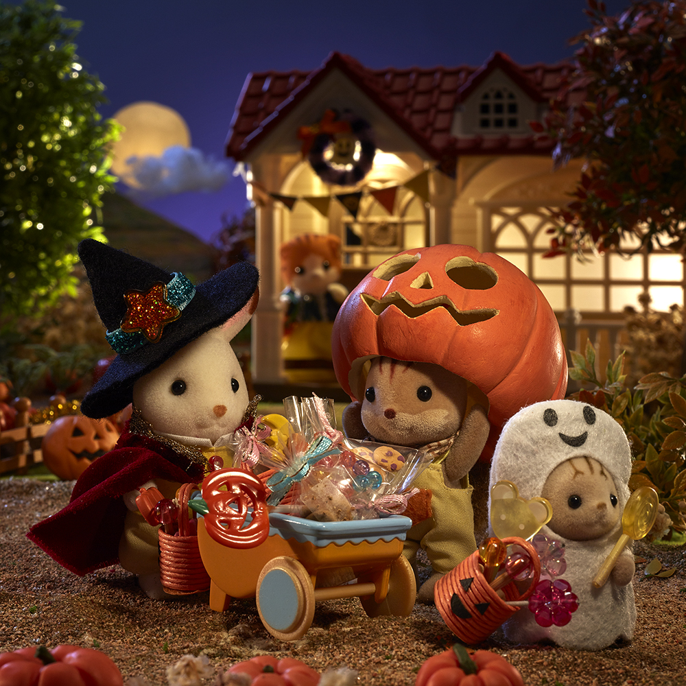Sylvanian Families look at all the sweets the children got!