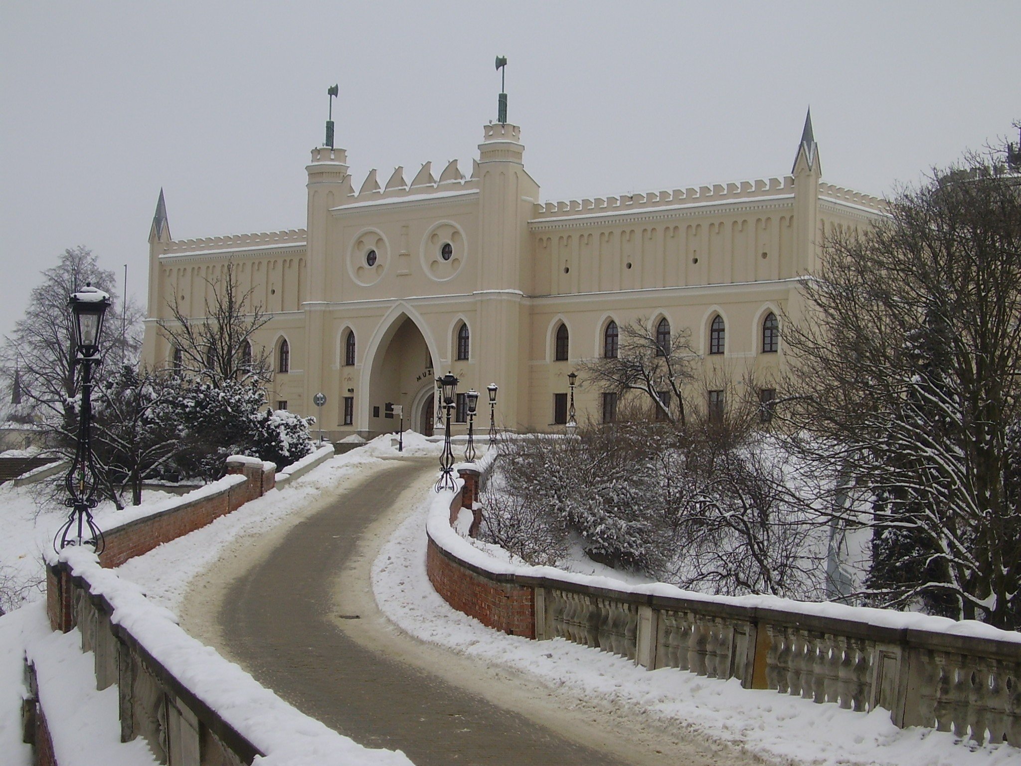 Winter snow castles cityscapes night old bridges Europe Polish towns Poland prison historic tour Lublin sightseeing European Union culture wallpaperx1536