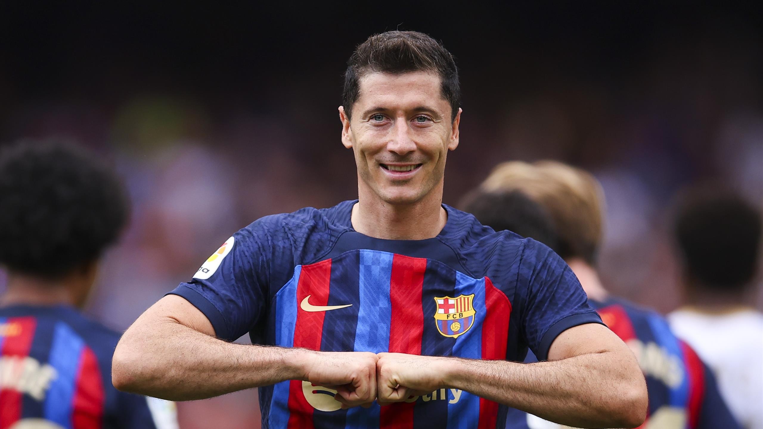 Barcelona 3 0 Elche: Robert Lewandowski At The Double As Barca Climb Above Real Madrid To Go Top Of La Liga