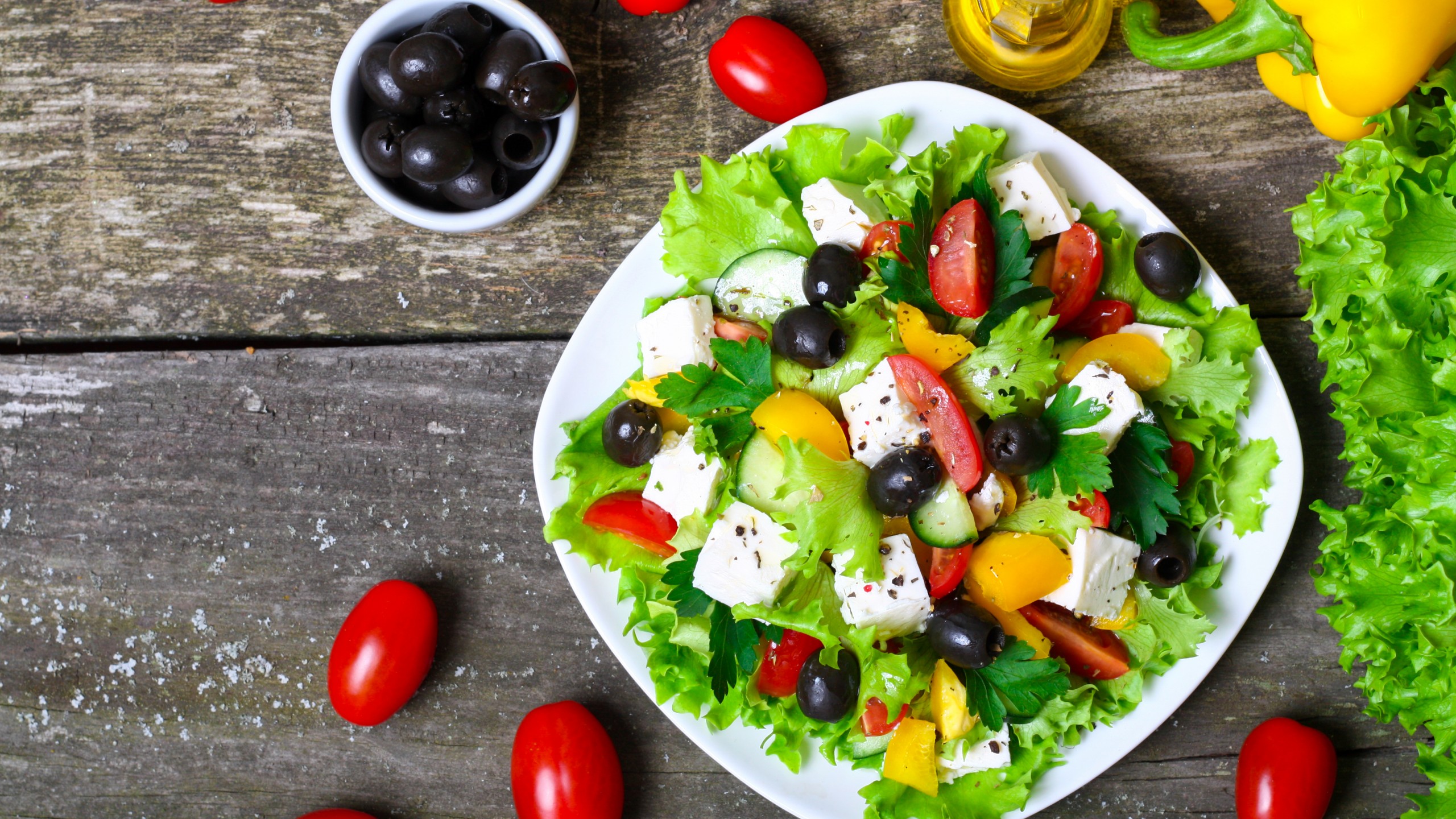 Wallpaper Greek, cooking, recipe, lettuce, tomatoes, paprika, olives, feta, 4k, Food