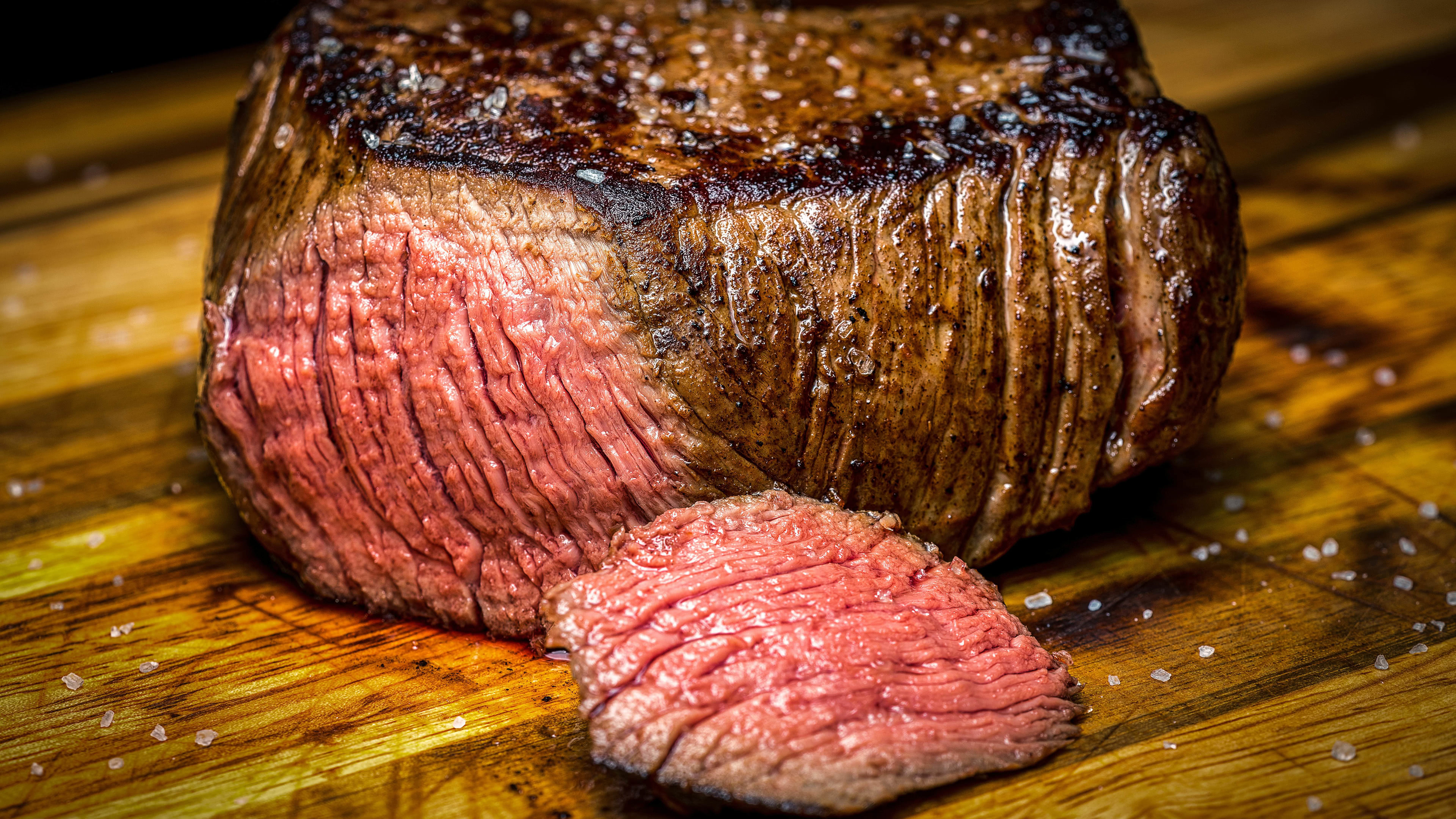 Rare Cooked Steak UHD 4K Wallpaper
