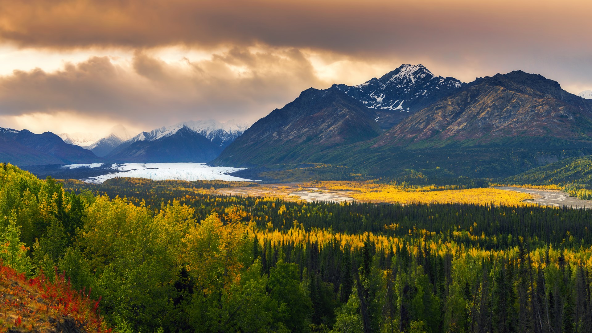 Matanuska Glaicer and valley view from Glenn Highway with fall foliage, Alaska, USA. Windows Spotlight Image