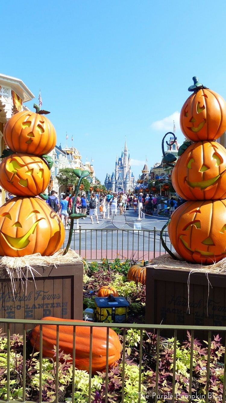 Disney Halloween iPhone Wallpaper. Disney world halloween, Disney wallpaper, Halloween wallpaper iphone