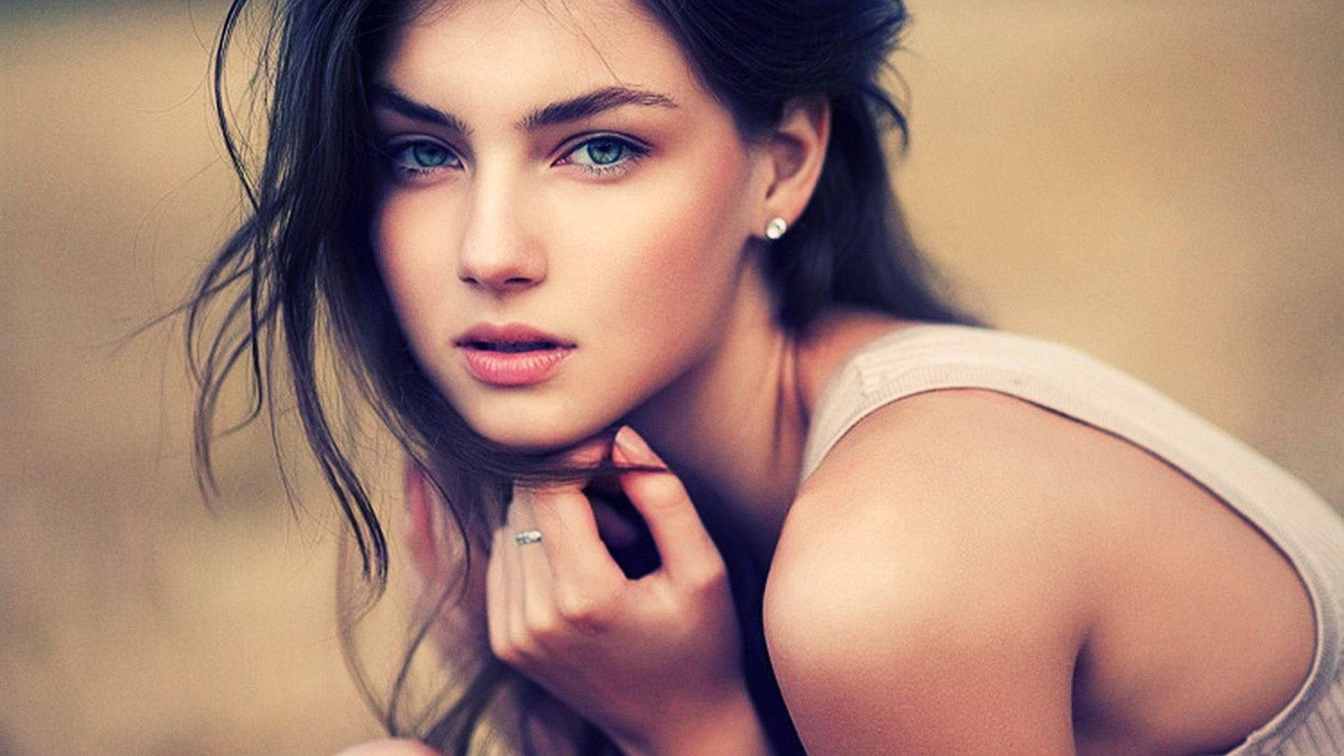 Beautiful Girl Wallpaper