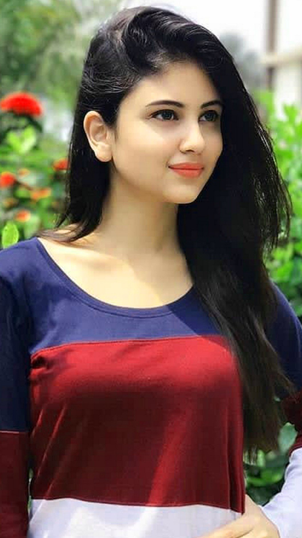 Indian girl Wallpaper Download