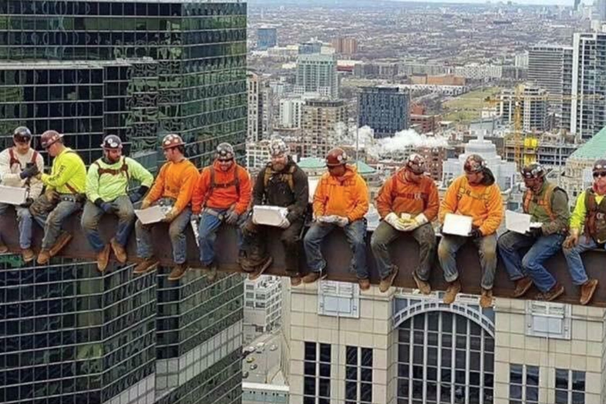 Chicago iron workers recreate 'Lunch atop a Skyscraper' photograph