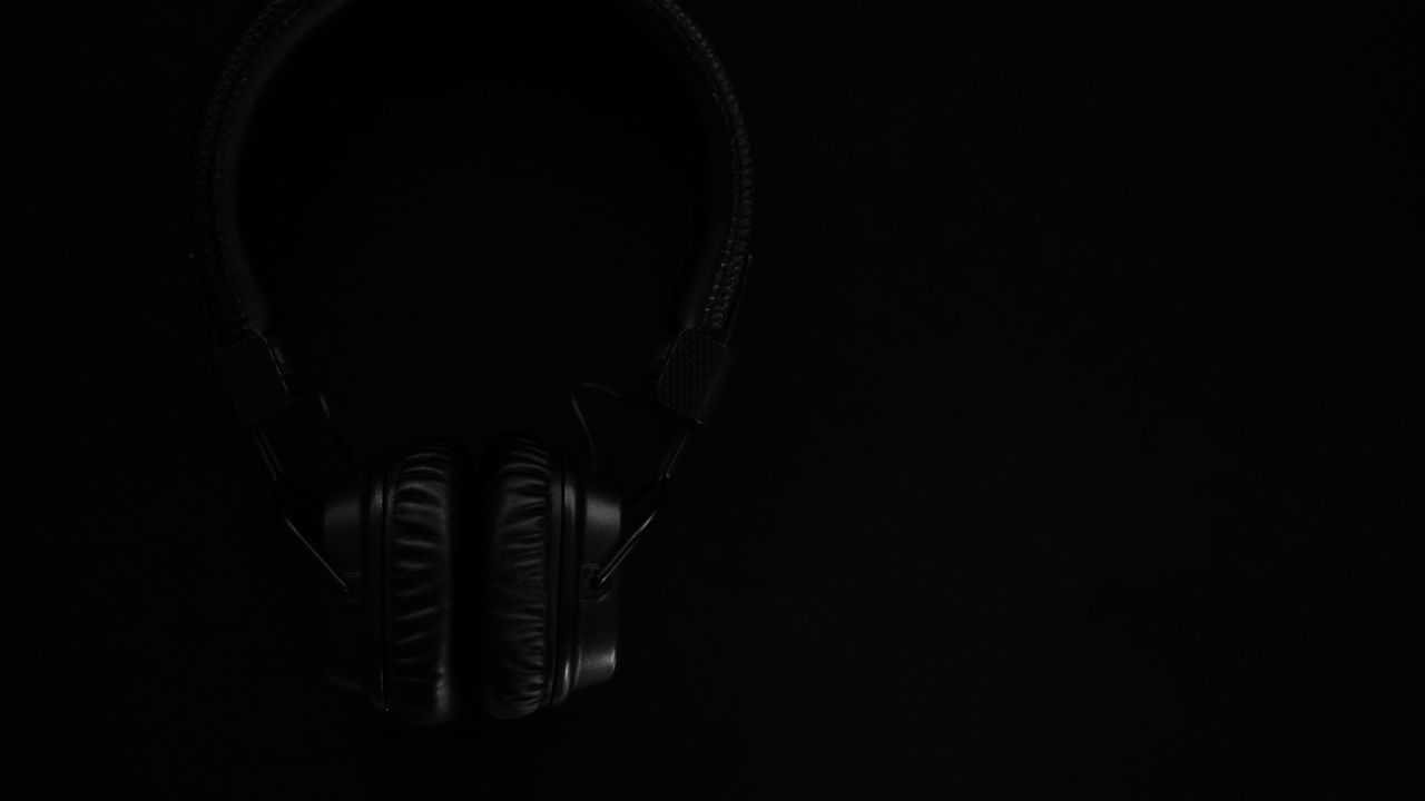 Download wallpaper 1280x720 headphones, black, dark, music hd, hdv, 720p HD background
