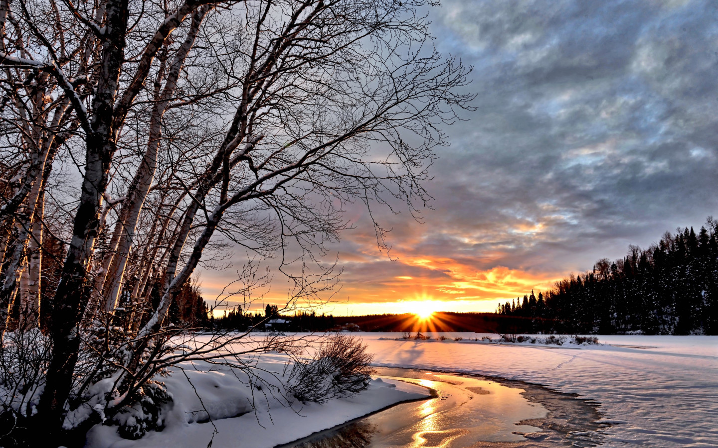 Download wallpaper: Sunset over the Winter landscape 1440x900