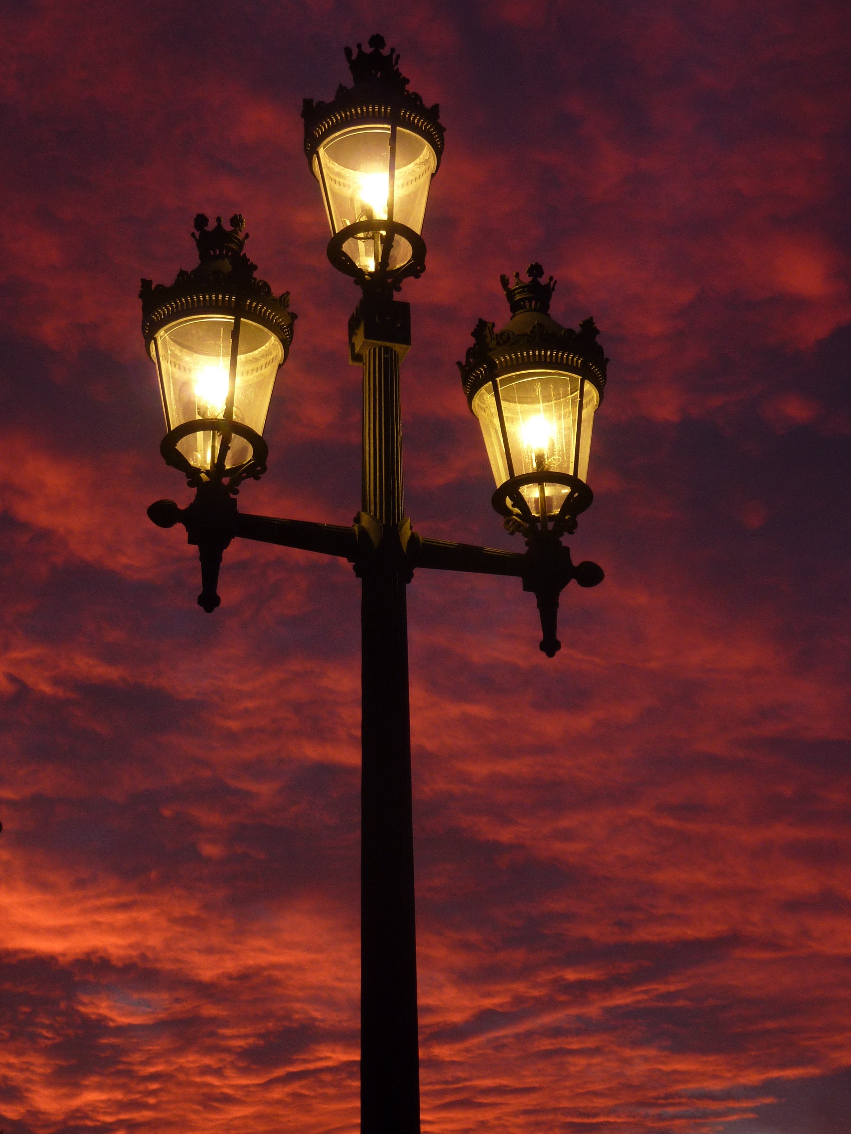 Wallpaper / street lamp lantern afterglow light lighting hell 4k Phone Wallpaper