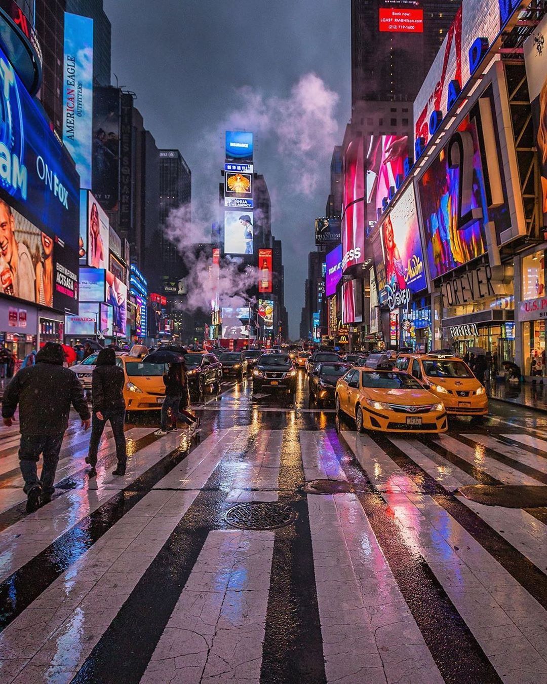 Rainy night at Times Square by Ricardo #pictureofnewyork. New york wallpaper, Night photography, New york picture