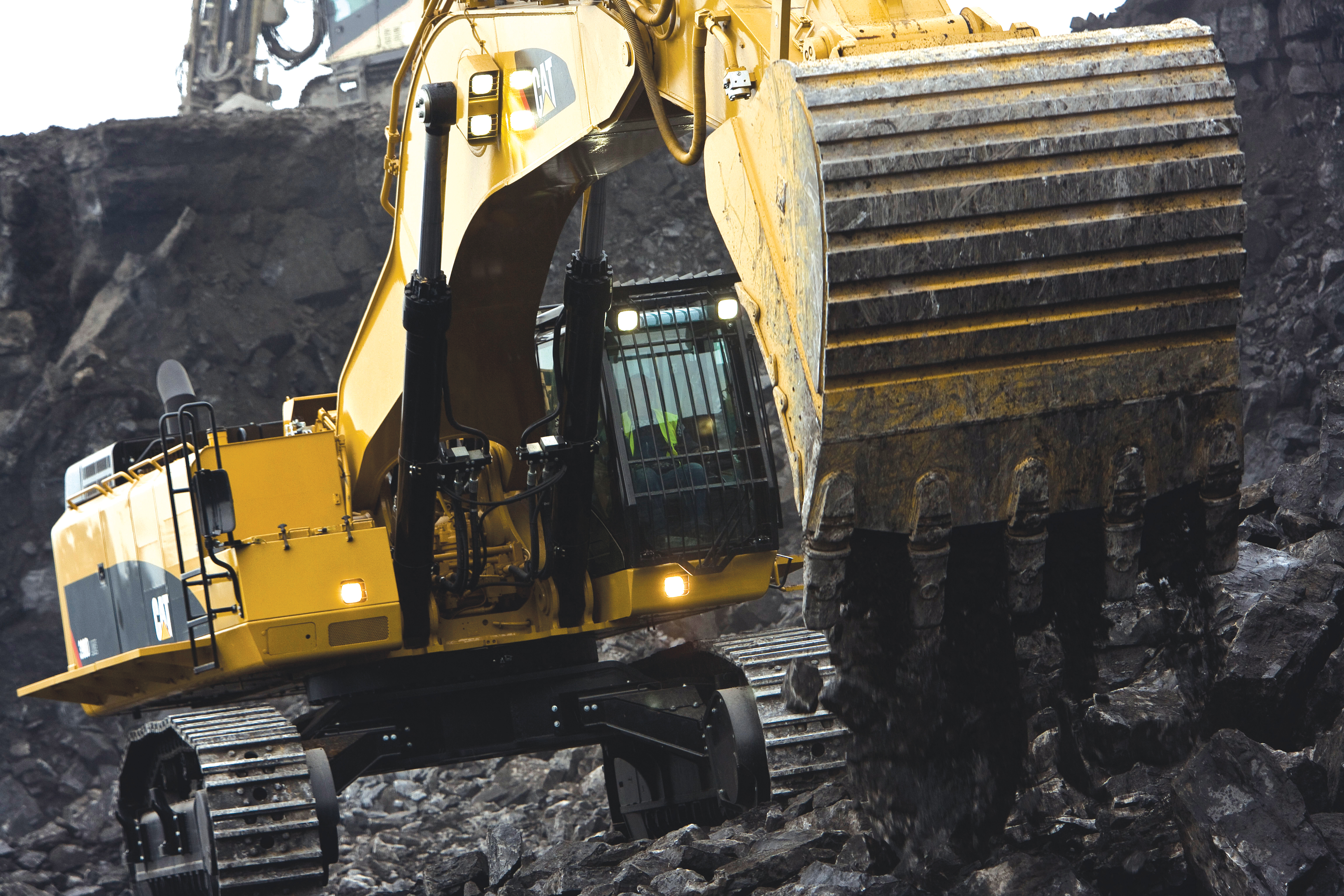 Versatile, high performance excavator